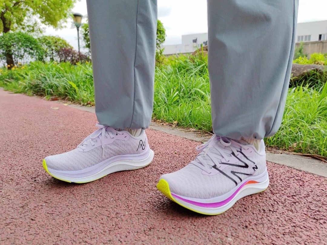 第一双 NB 跑步鞋