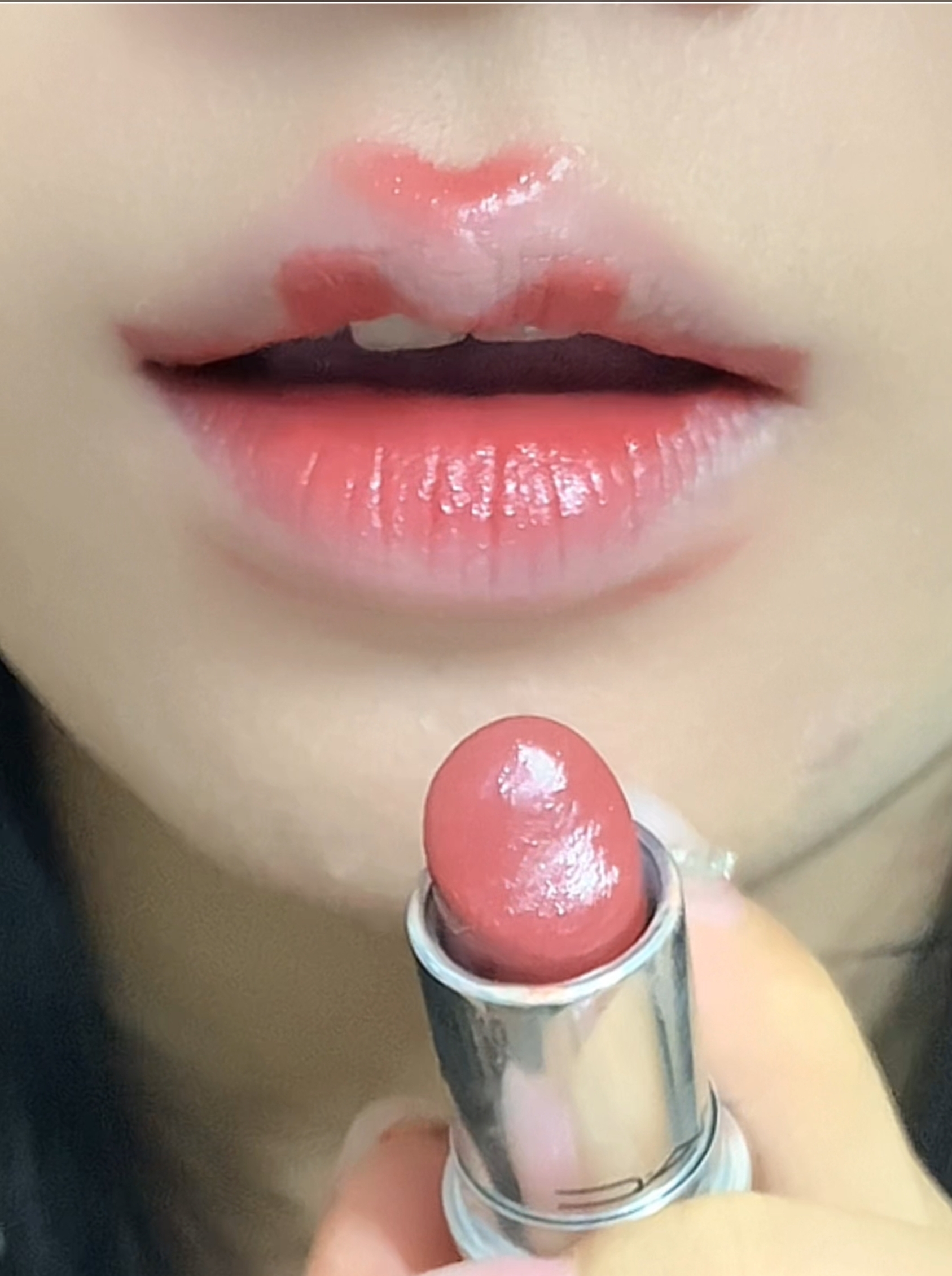 涂口红不能没有技巧！…简单画出韩系嘟嘟唇！！