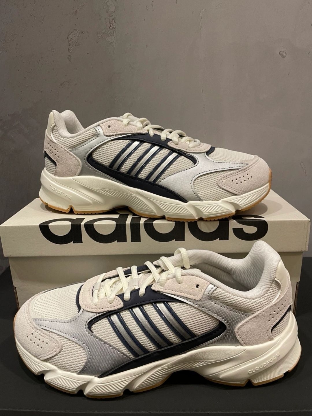 阿迪达斯千禧复古跑鞋👟