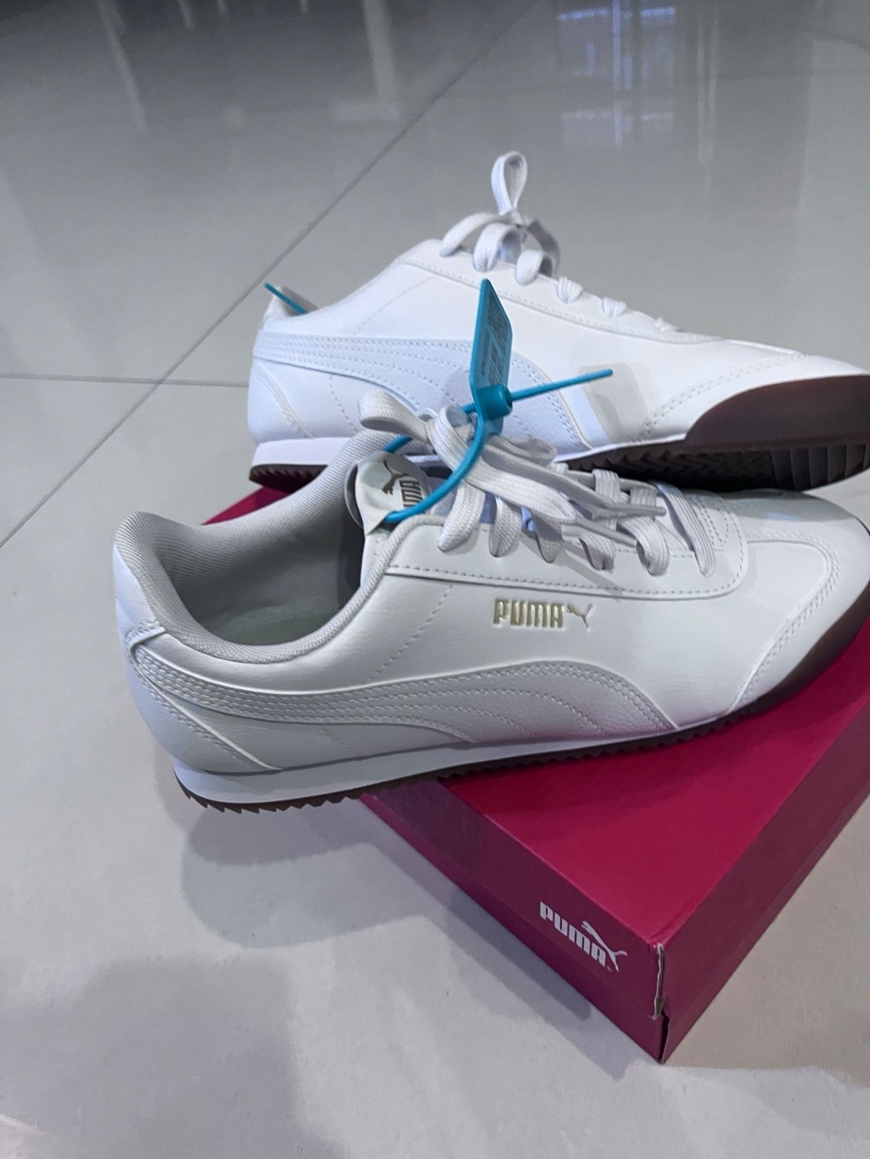 蔡文静春日甜酷范本！PUMA 白色休闲鞋百搭舒适双在线