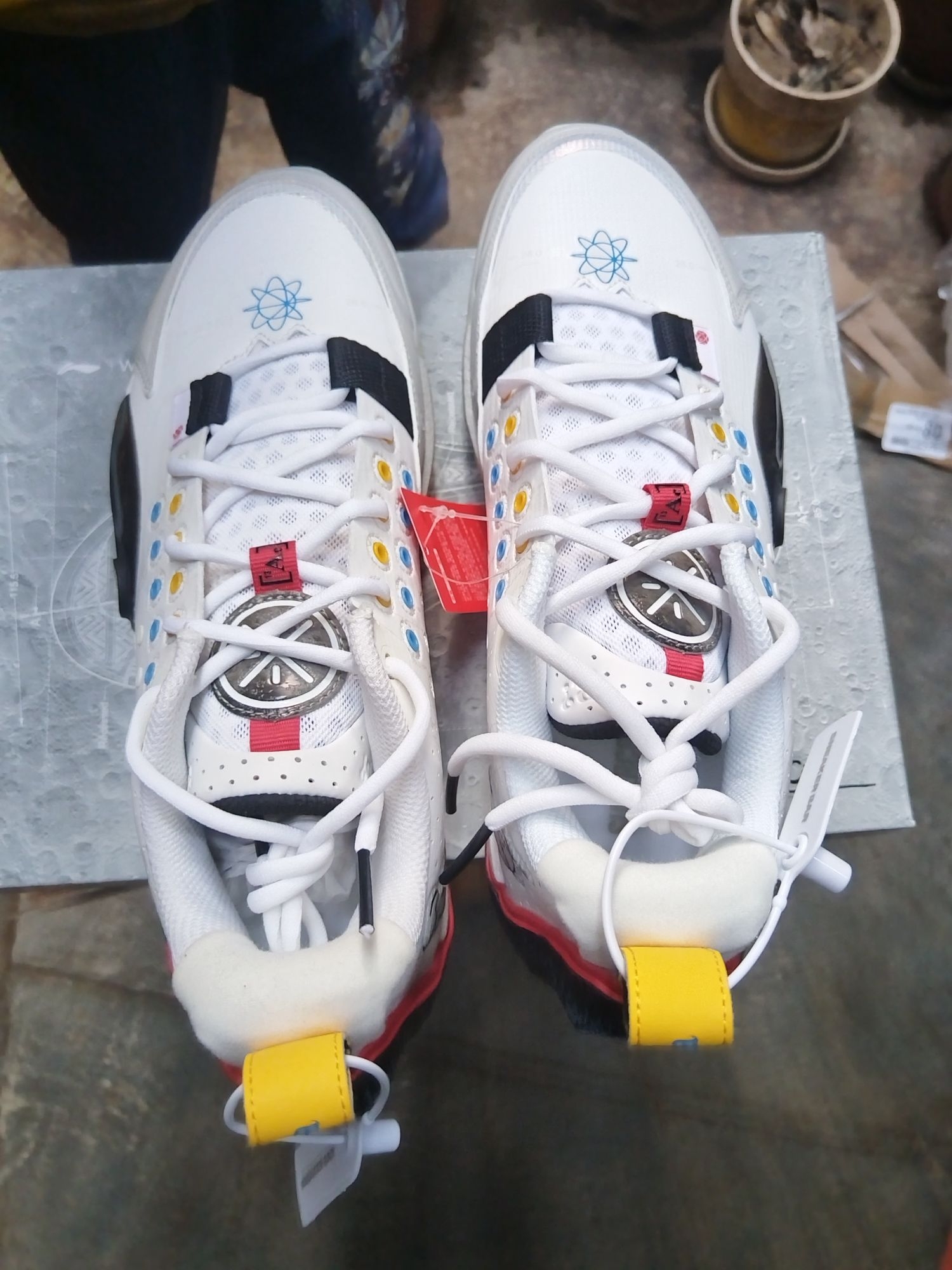 李宁韦德之道全城13 白色低帮 | 轻弹全能，纯白实战䨻发缓震 · 80%回弹 · GCU防滑 