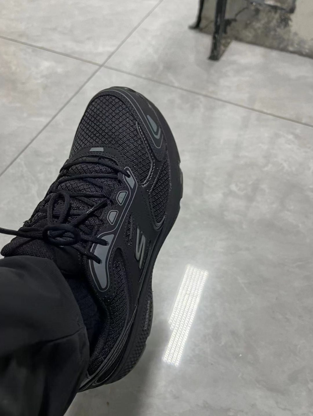 穿上只能说非常舒服，也很轻巧透气