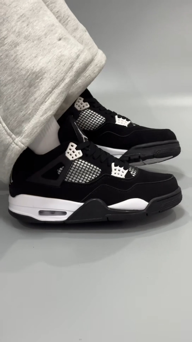 黑白YYDS！AJ4白雷上脚，氛围感直接拉满