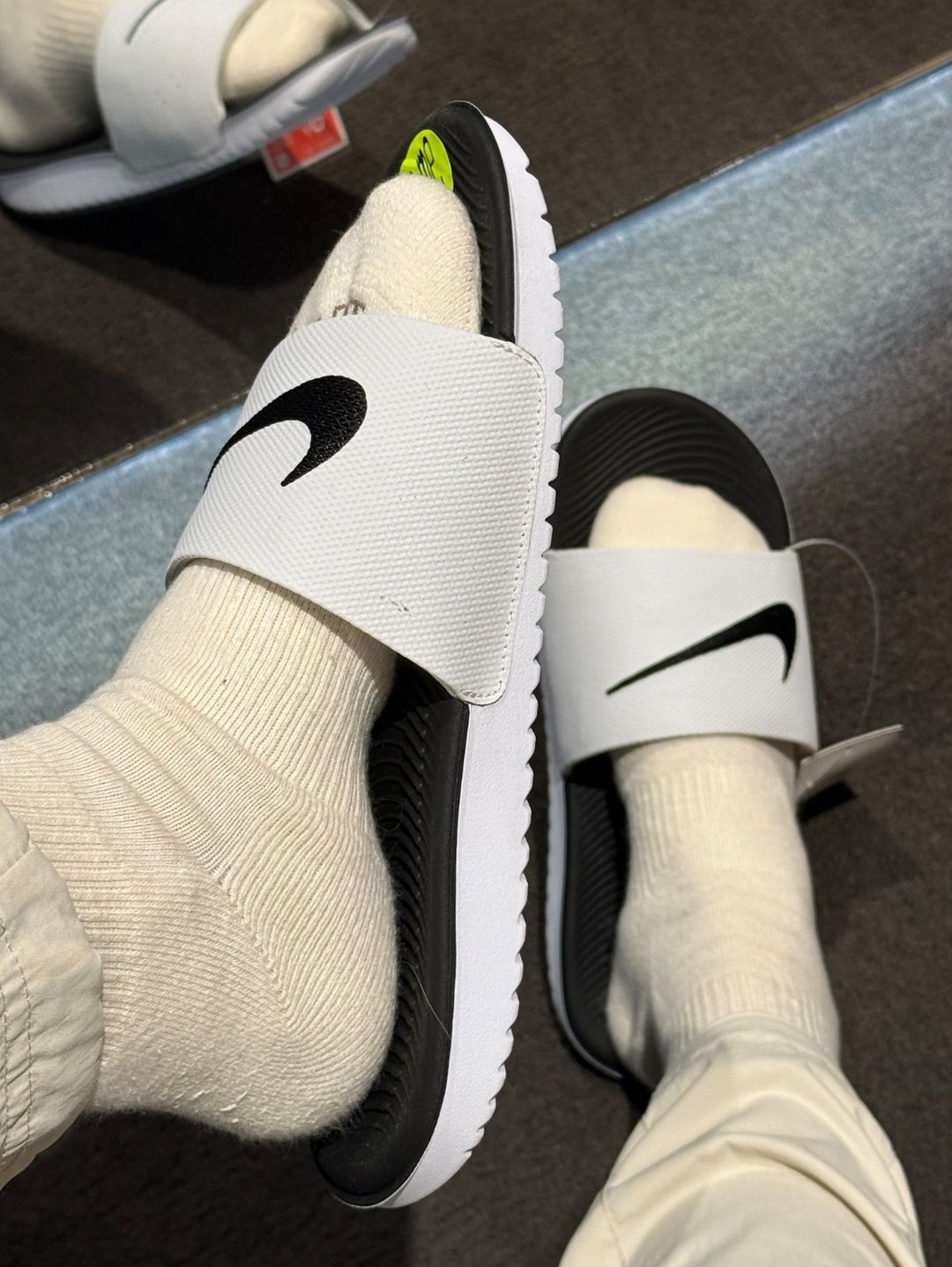 nike经典黑白拖鞋 大童女生🉑穿