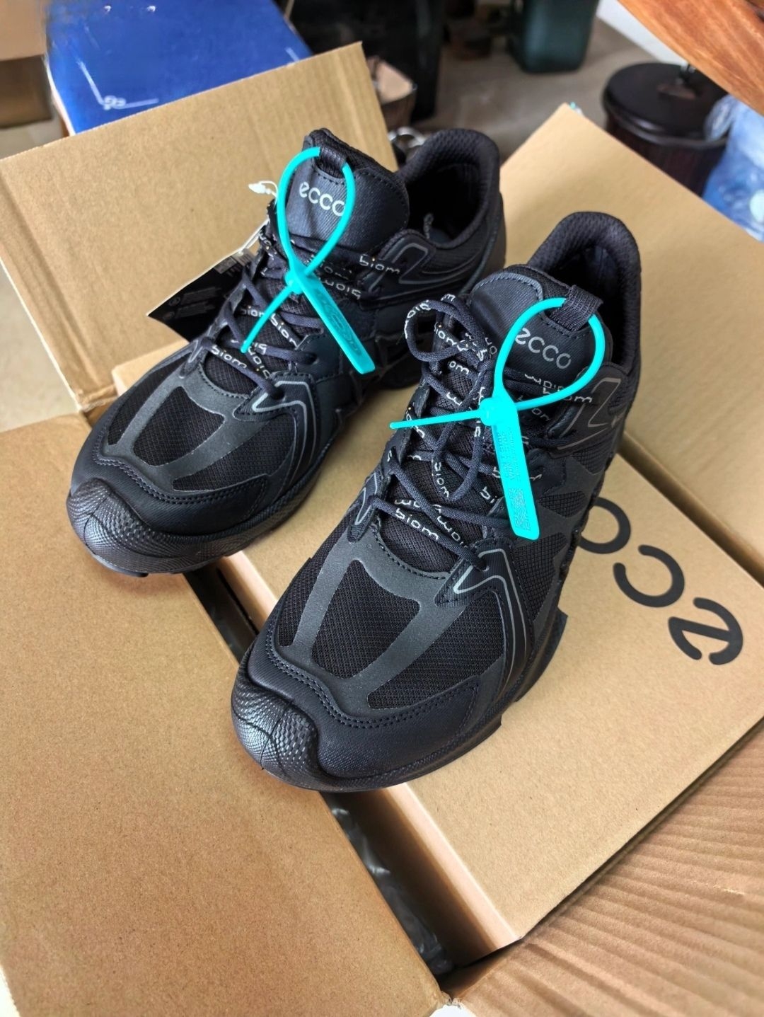 Ecco新款Biom Aex探索防水男款 