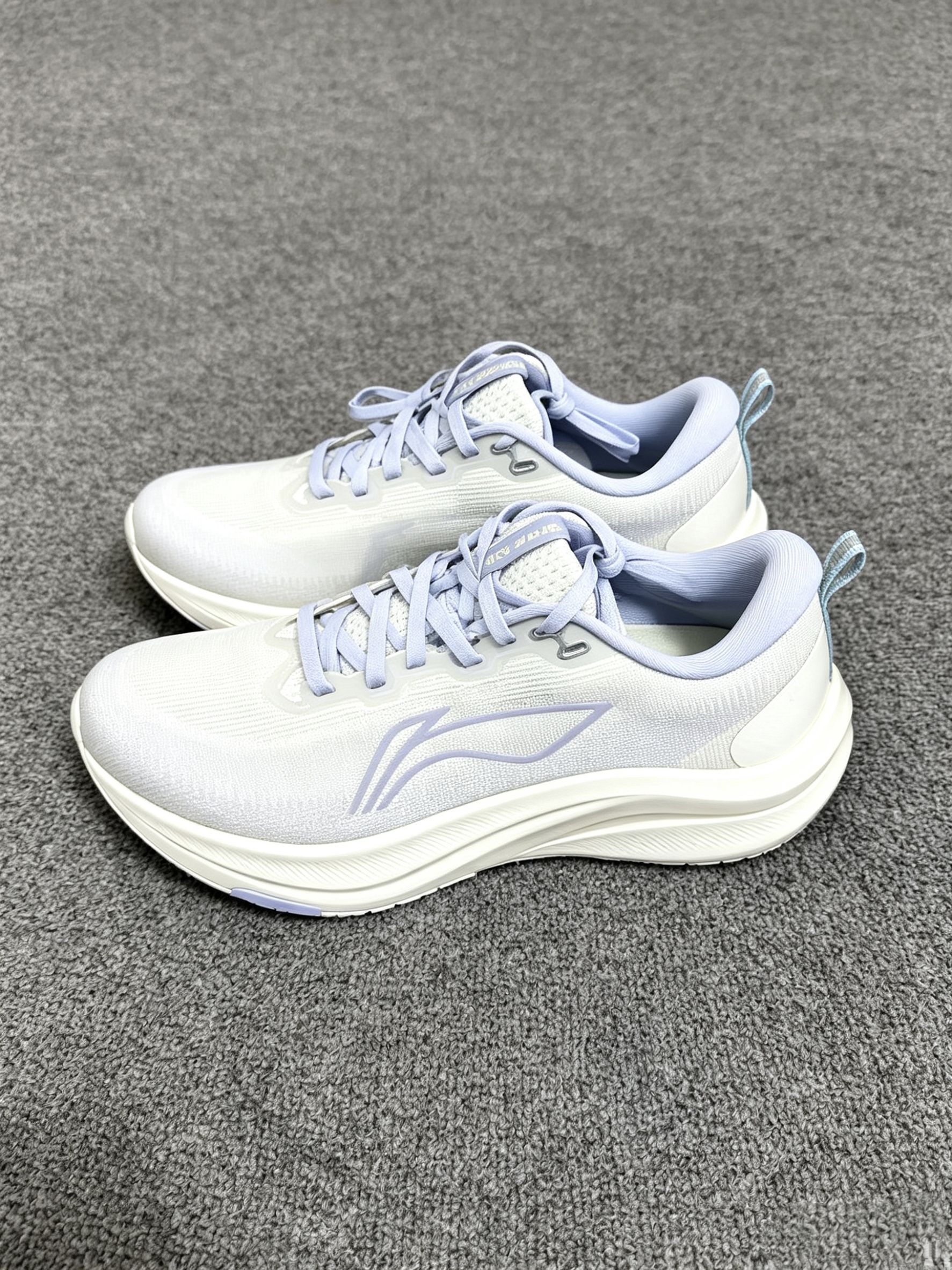 李宁浅色系跑鞋真实穿搭体验💜