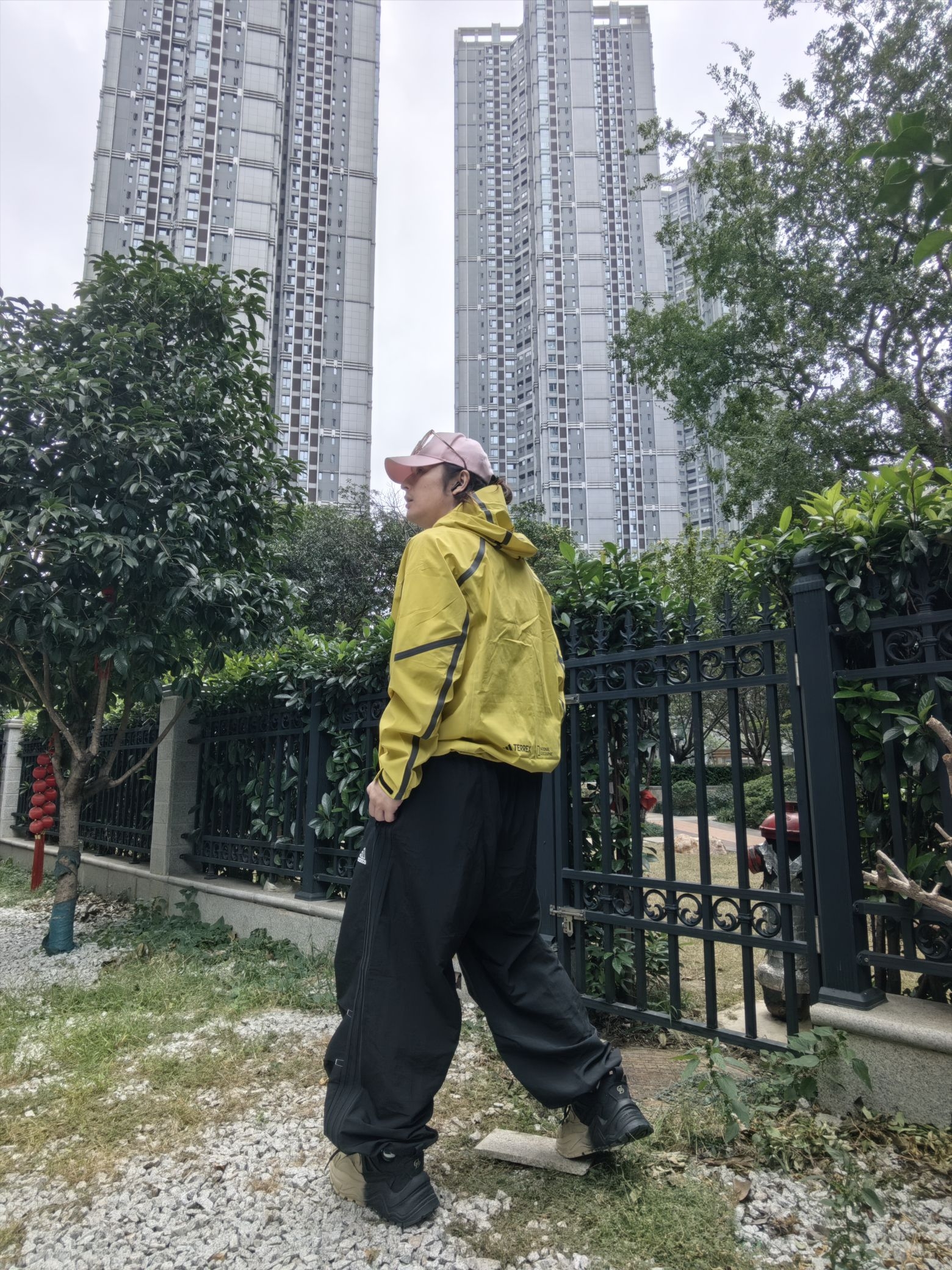 撞色系户外运动风出街穿搭分享