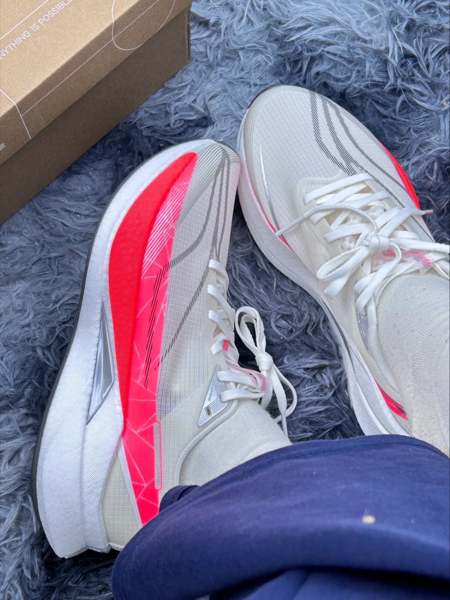 香槟白太绝！赤兔9 Pro实穿感受