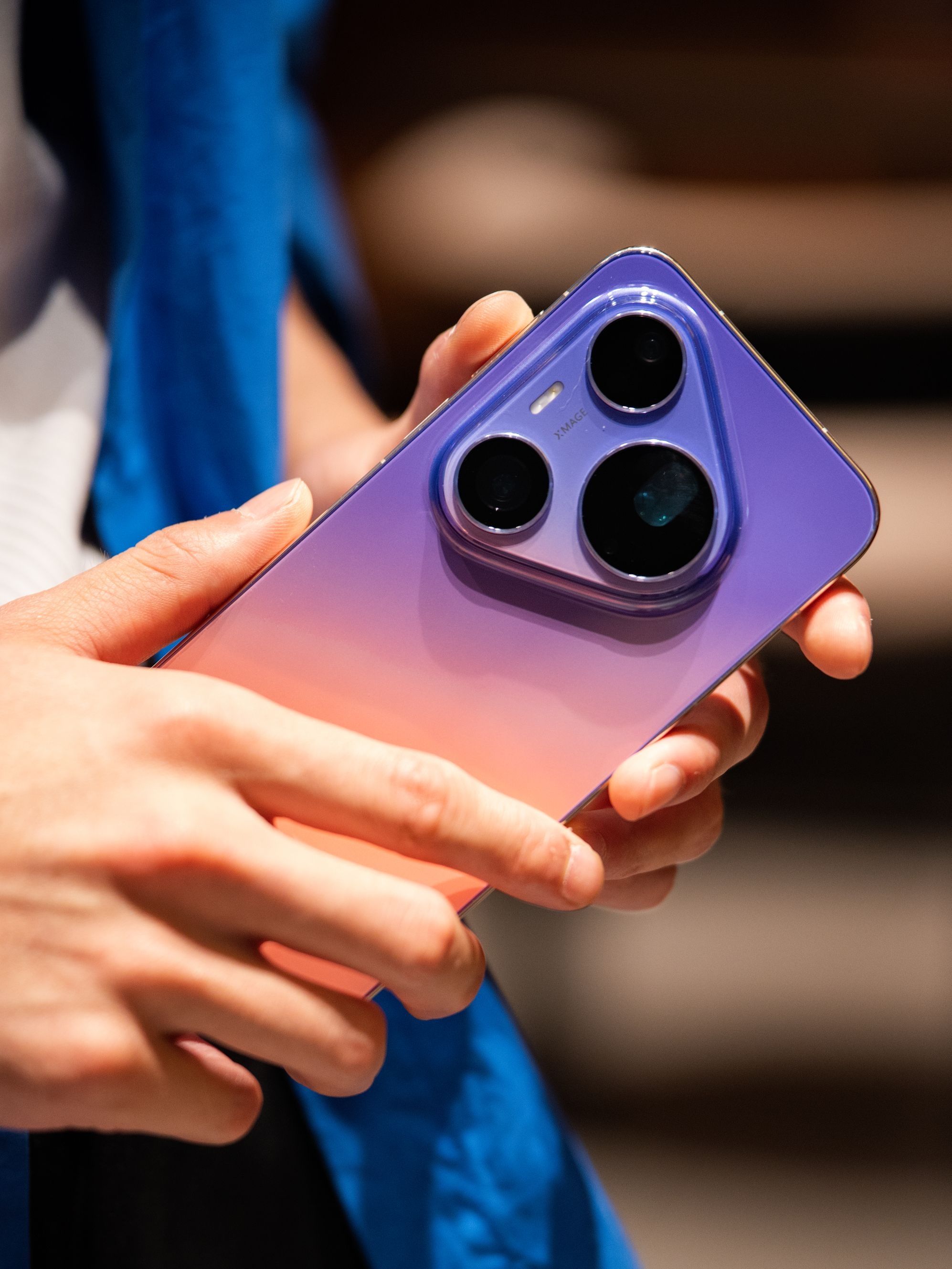 华为Pura 90 Pro Max霞光紫:一眼沦陷,把晚霞装进口袋的浪漫!