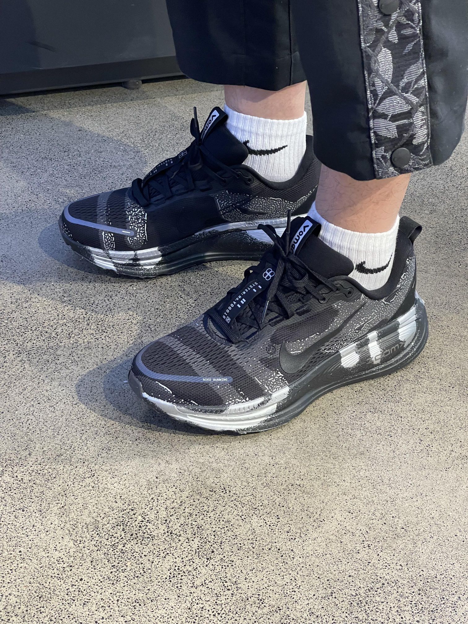 黑银泼墨机能感拉满！Nike Vomero 18太帅了⚫️
