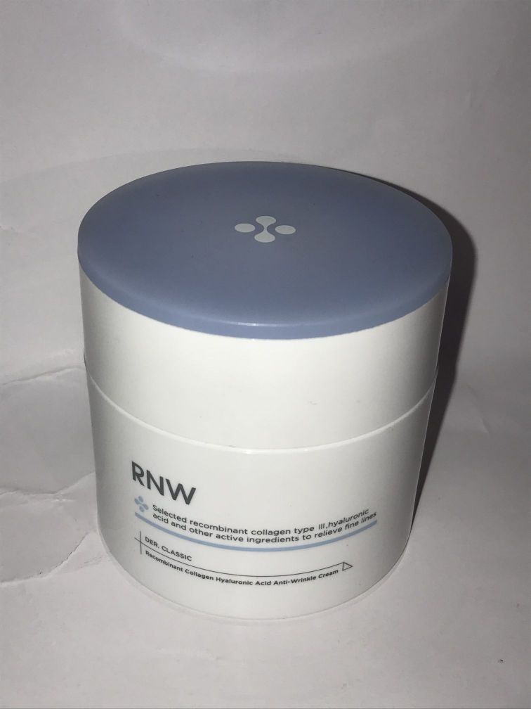 拥抱水润，RNW保湿霜，肌肤的持久滋养源泉。