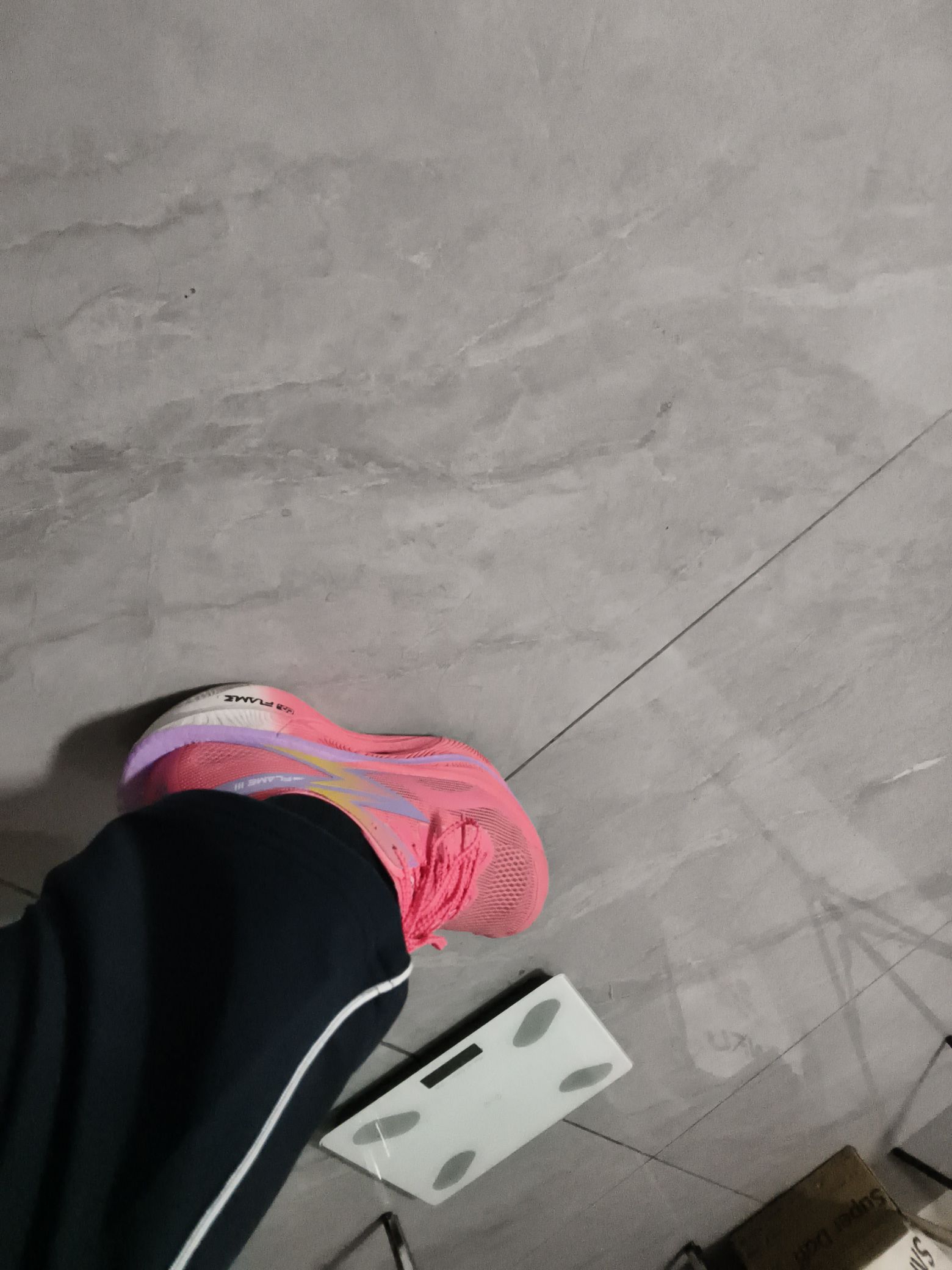 珑鞋子很不错后面有点不适应但慢慢适应也可