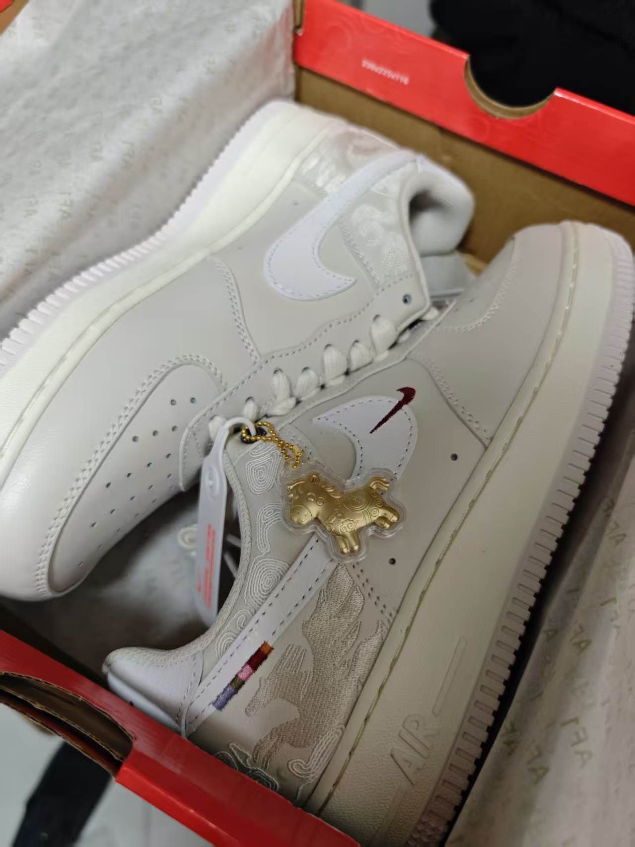 我看到这双是Nike Air Max 1 "Year of the Horse" 马年限定