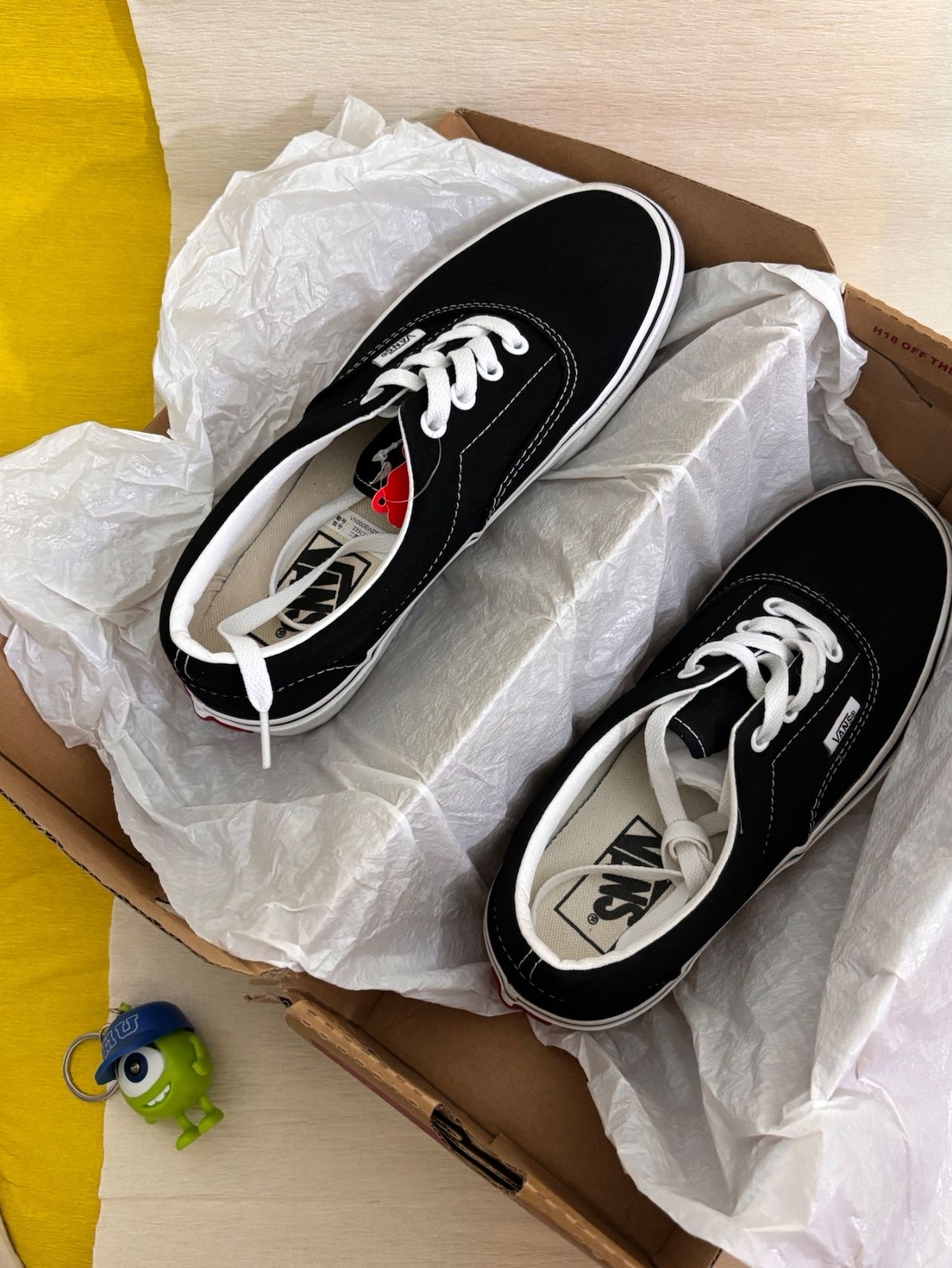 早八党+情侣党狂喜！Vans Era黑白板鞋也太万能了