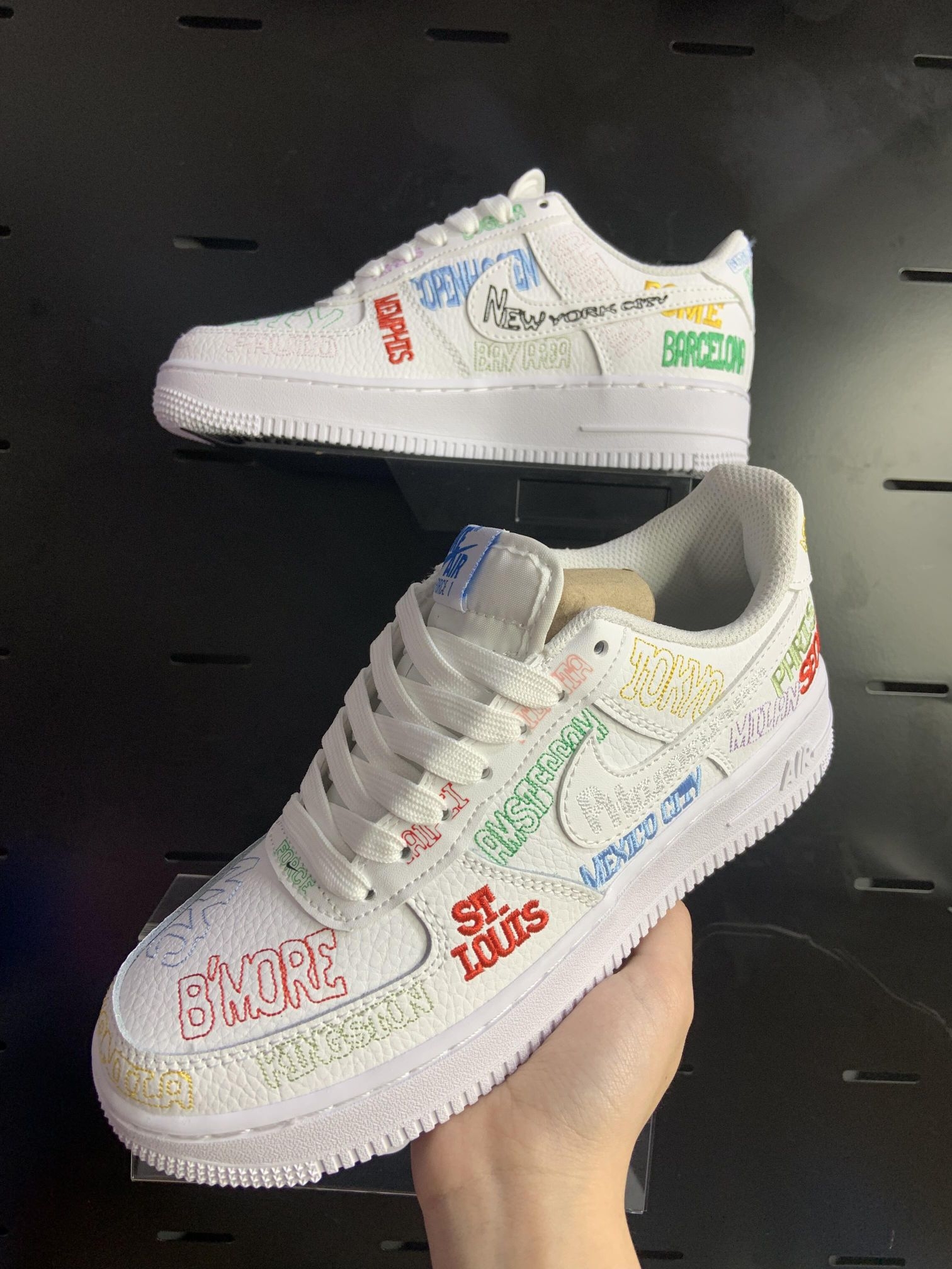 Nike这波是把旅行手账缝进鞋里了吧！！ 