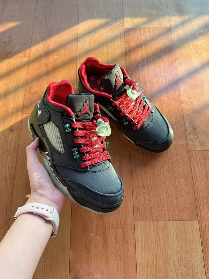 五双潮鞋简短介绍✨
 
1. CLOT 