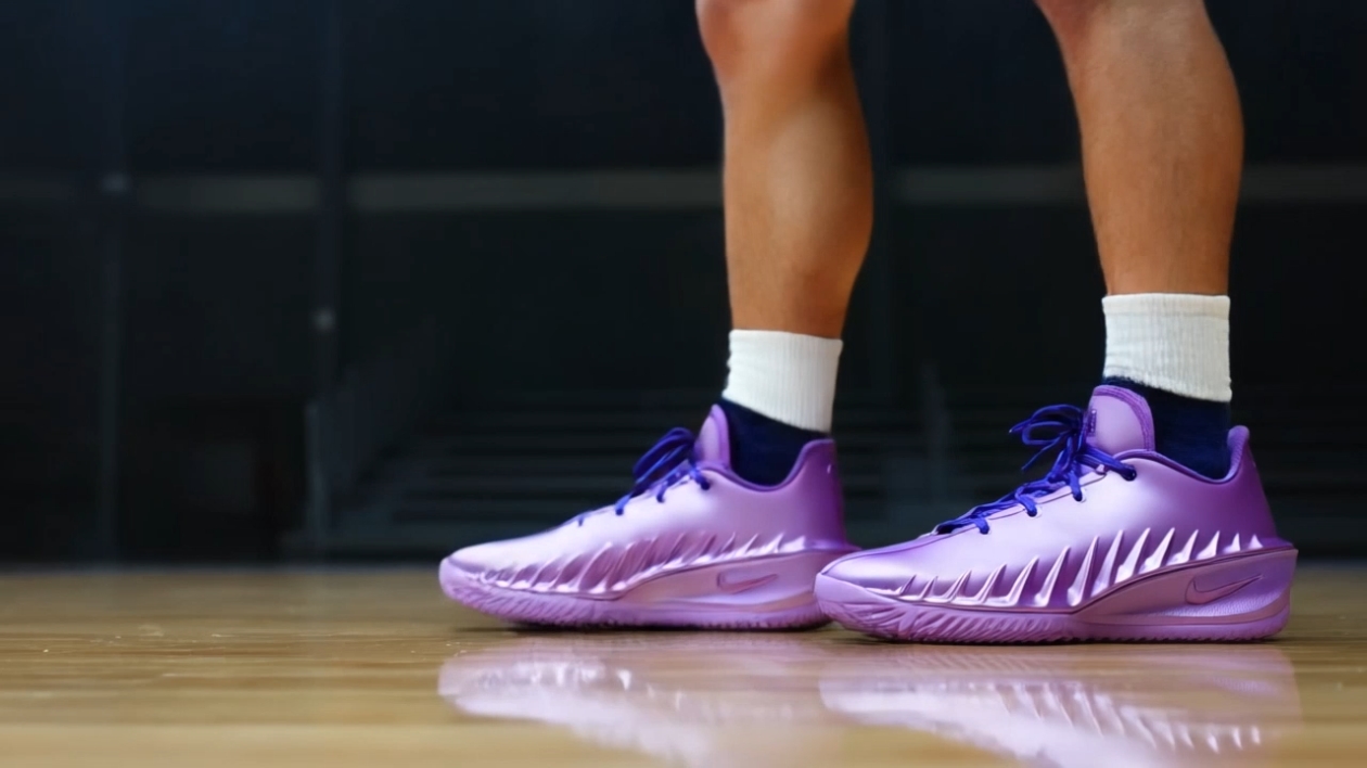 一眼沦陷！Nike GTCut4 EYBL金属紫，球场回头率直接拉满