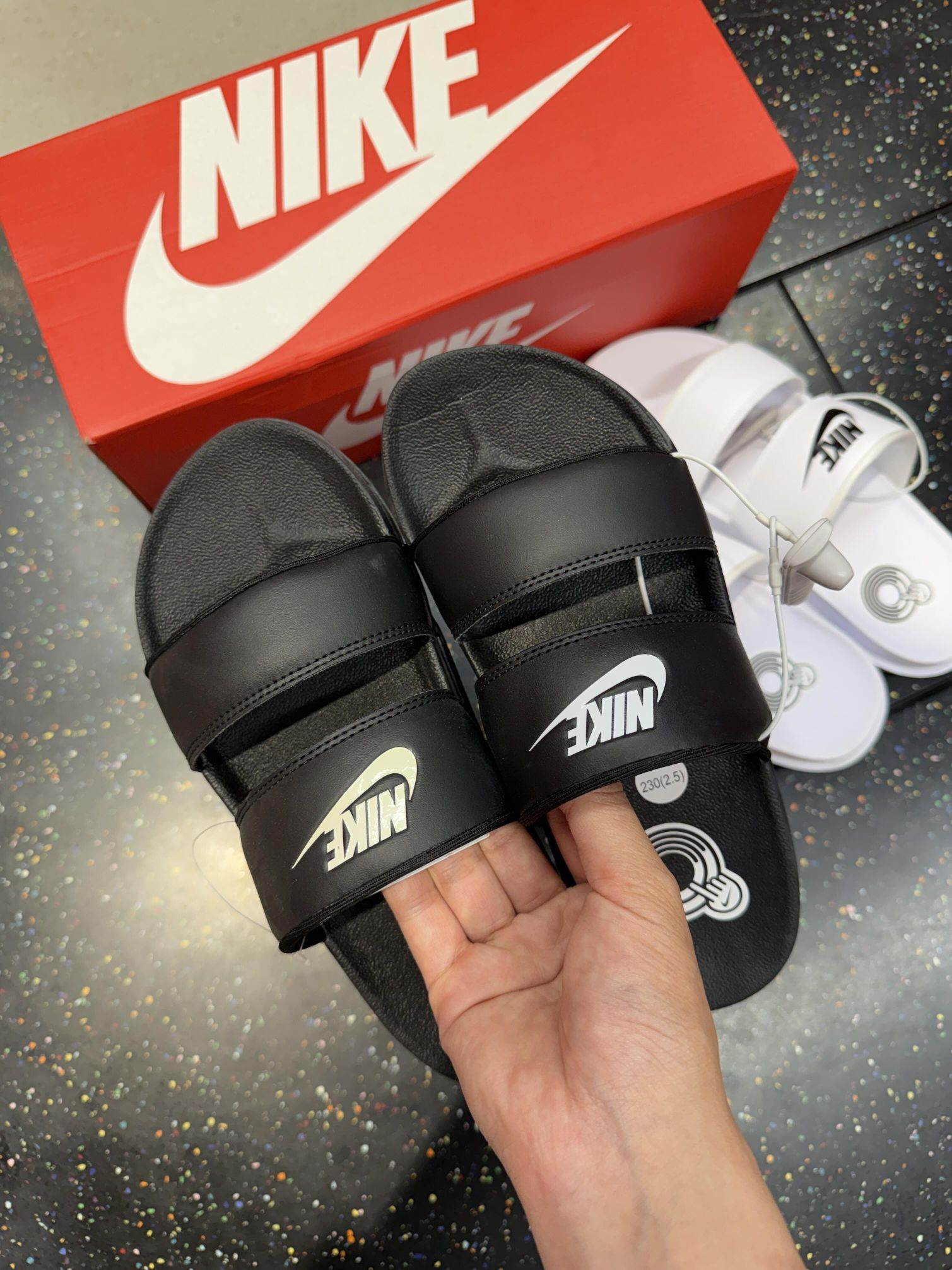 Nike耐克经典忍者拖，黑or白❓❓ 