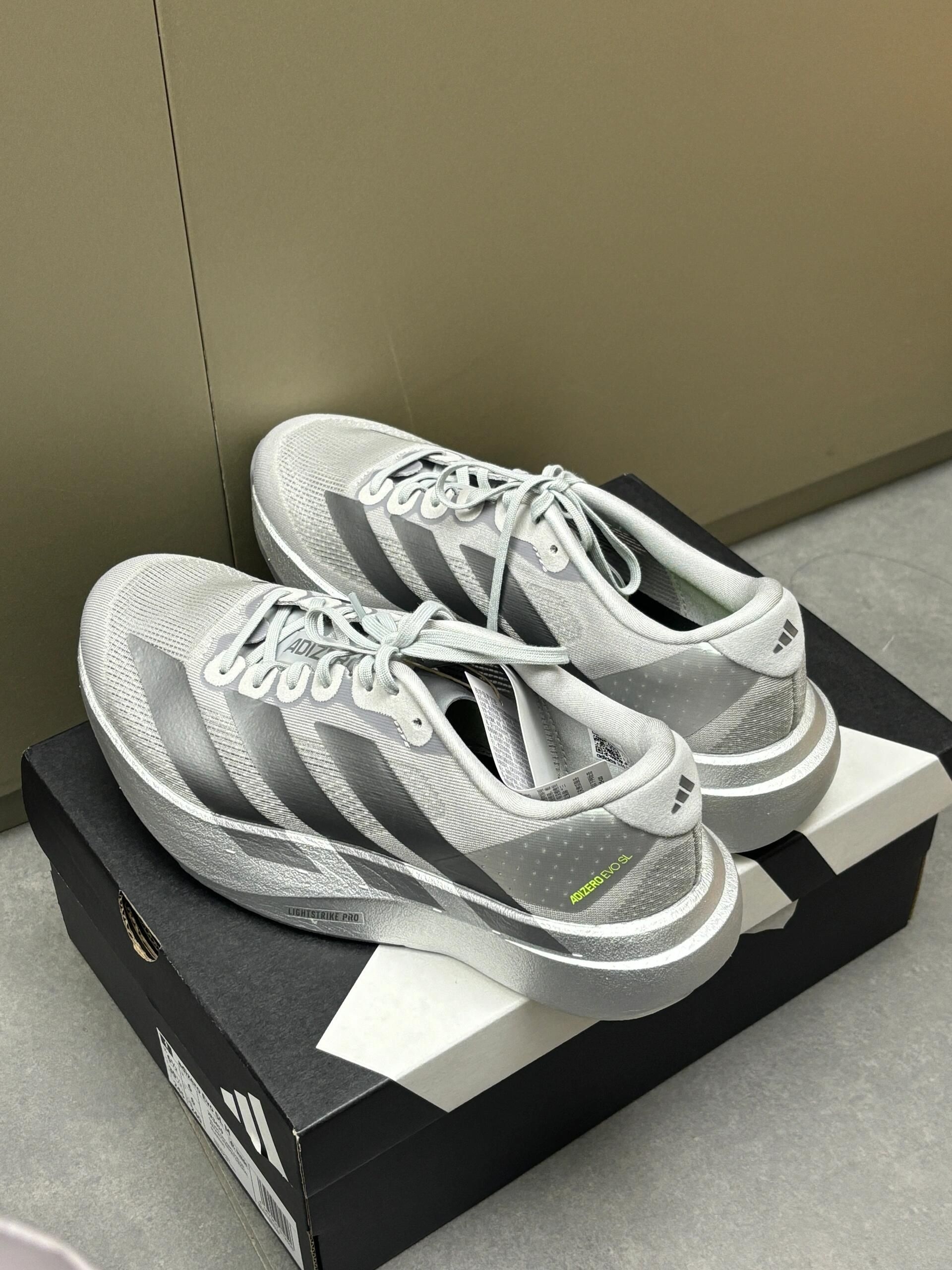 adidas adizero evo sl 银灰配色 炒帅