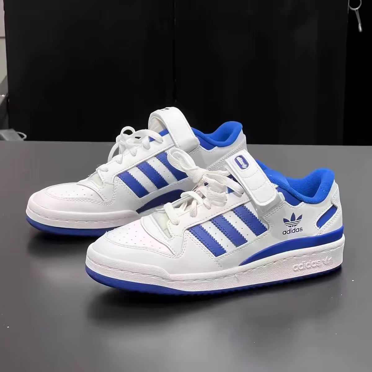 adidas Forum白蓝板鞋，复古甜妹直接焊在脚上！