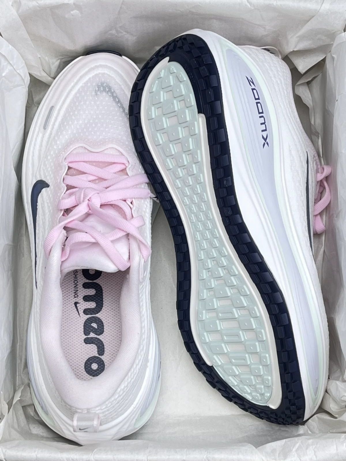 Nike Vomero Plus 珍珠粉测评｜脚感颜值双在线