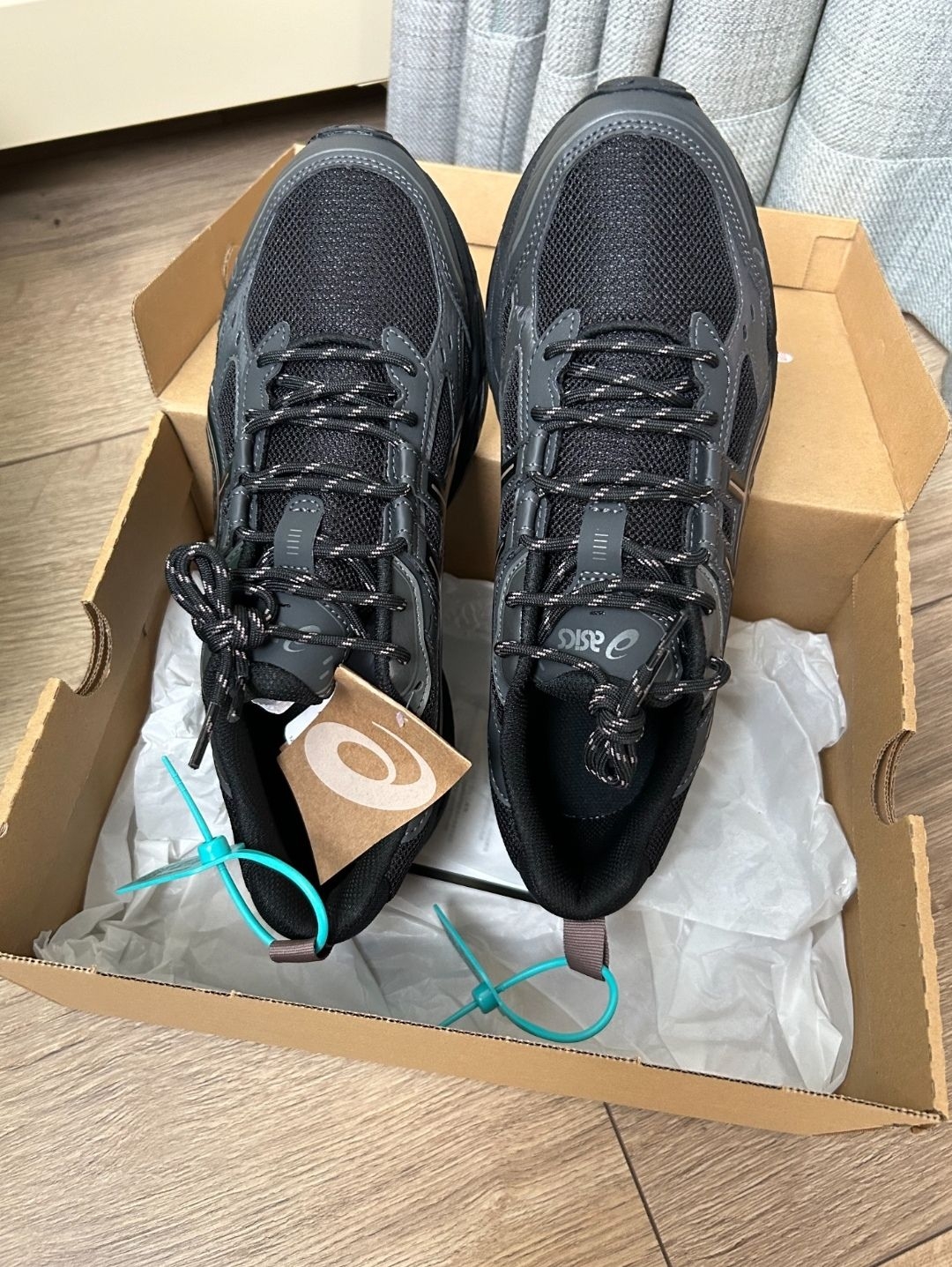 Asics GEL- NUNOBIKI 亚瑟士户外风低帮休闲运动跑步鞋 
