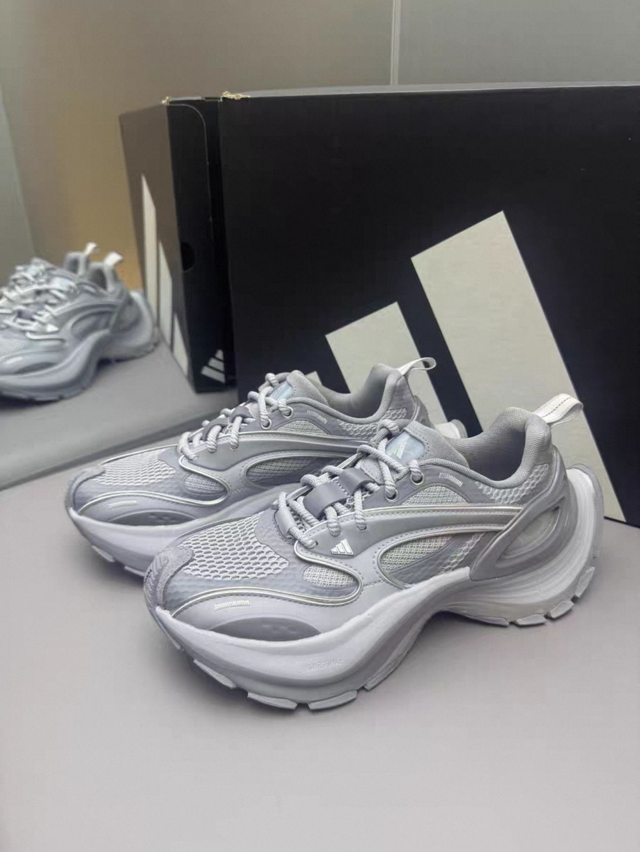 adidas SPEEDFOS JS4989运动鞋