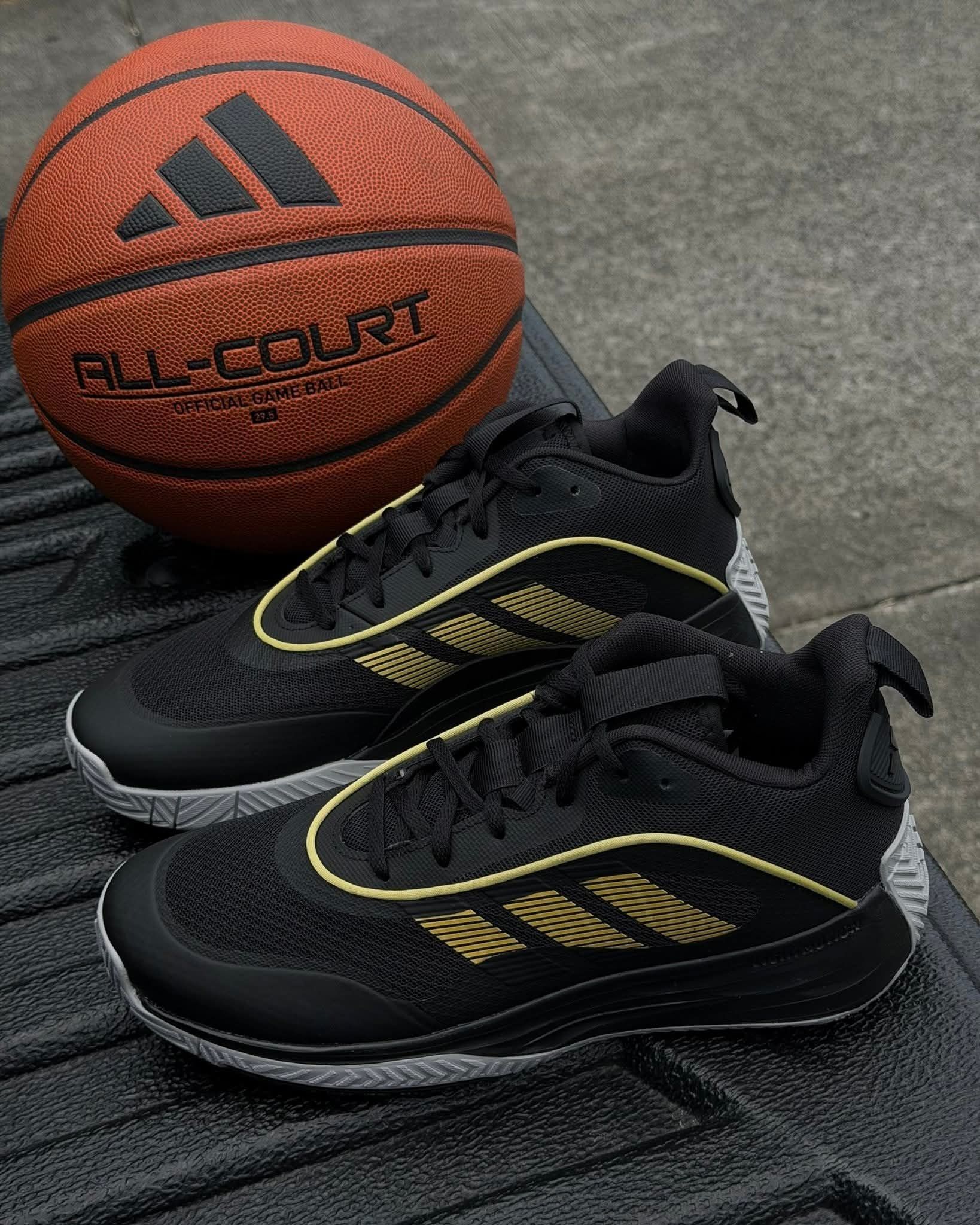 百元级实战神鞋！adidas黑金OwnTheGame，学生党闭眼冲