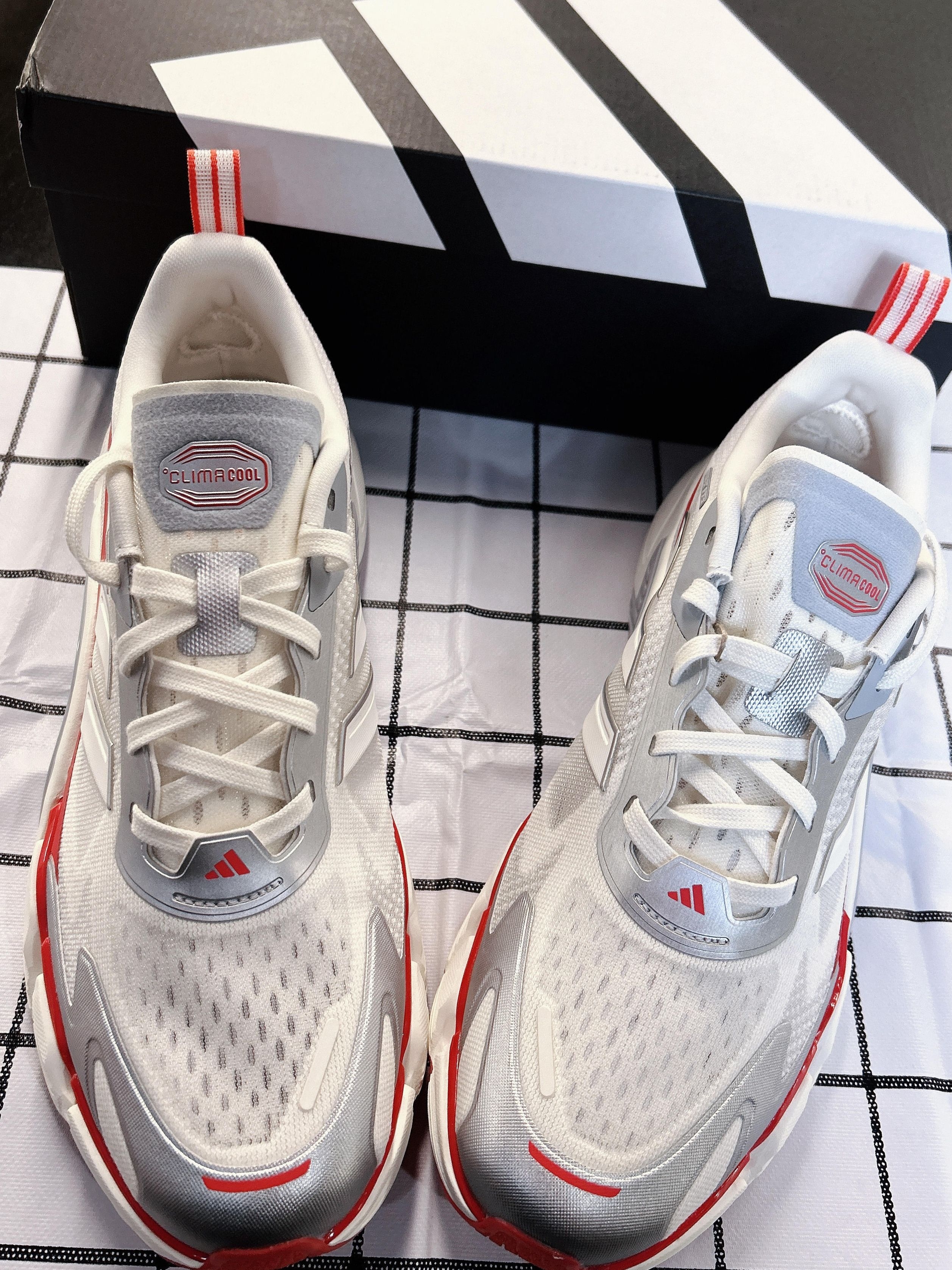 🔥被问爆！这双会“呼吸”的Climacool，夏天就该焊在脚上
