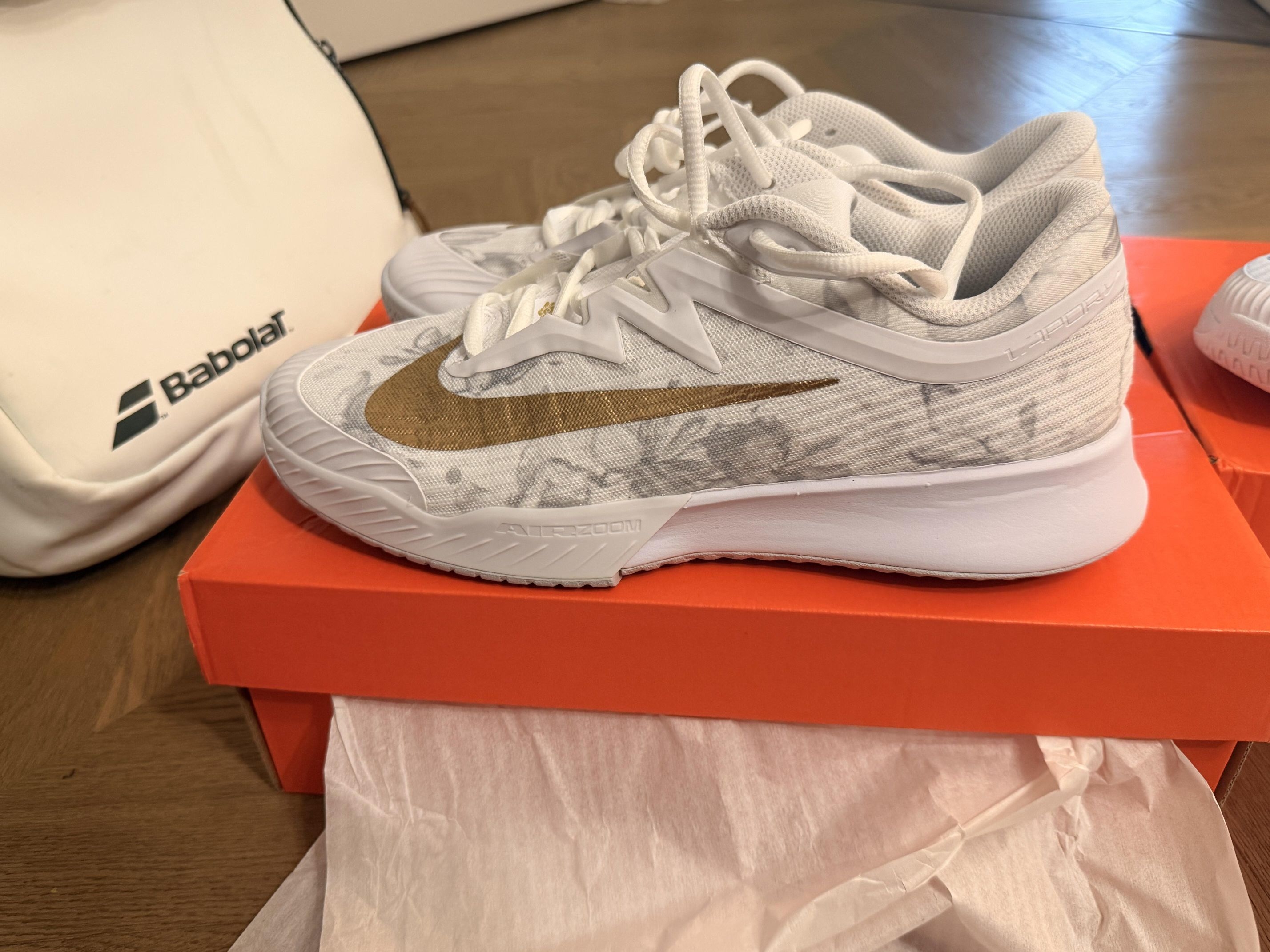 网球鞋开箱：nike vapor3 