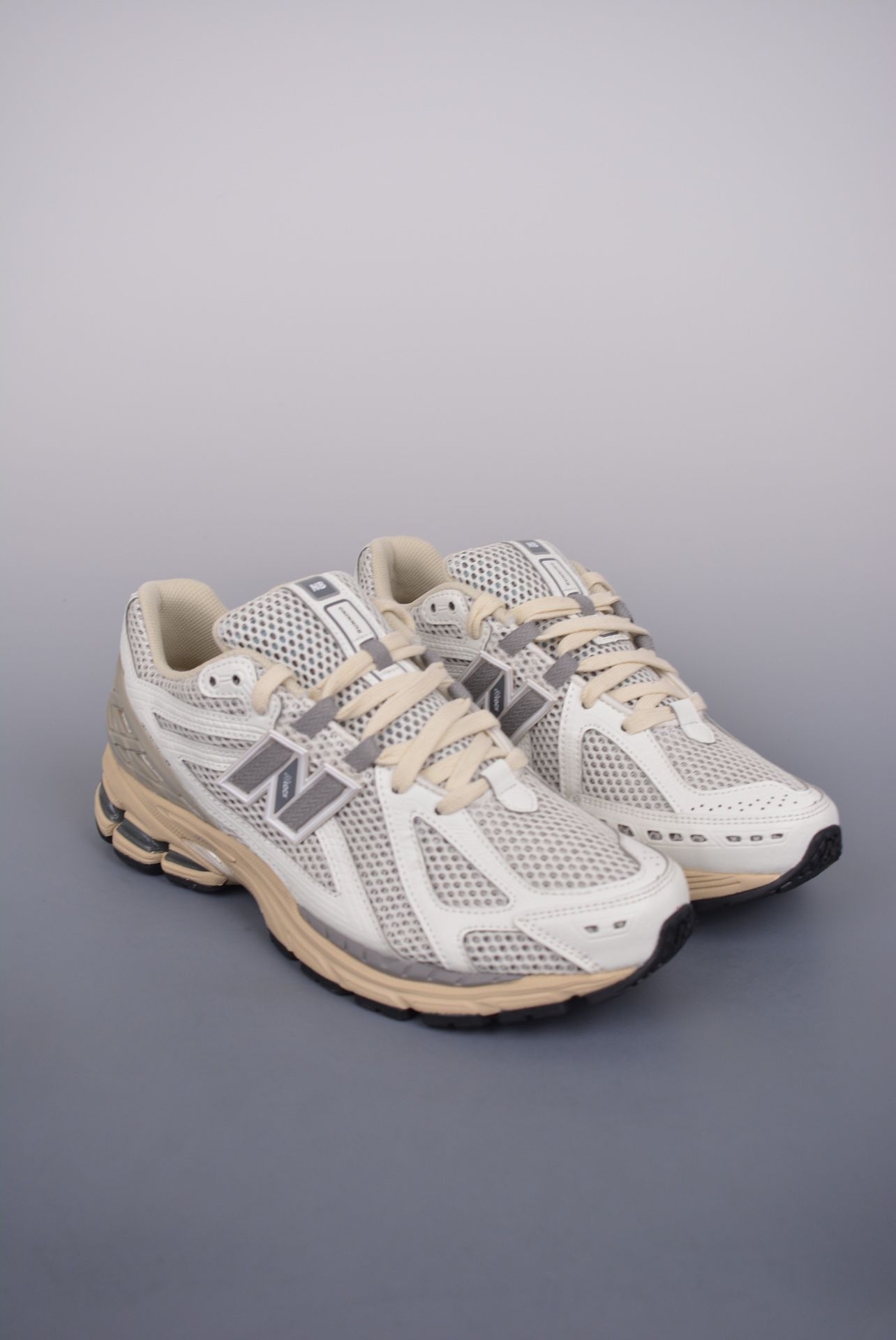 复古党狂喜!New Balance 1906R这双奶茶色太懂夏天了