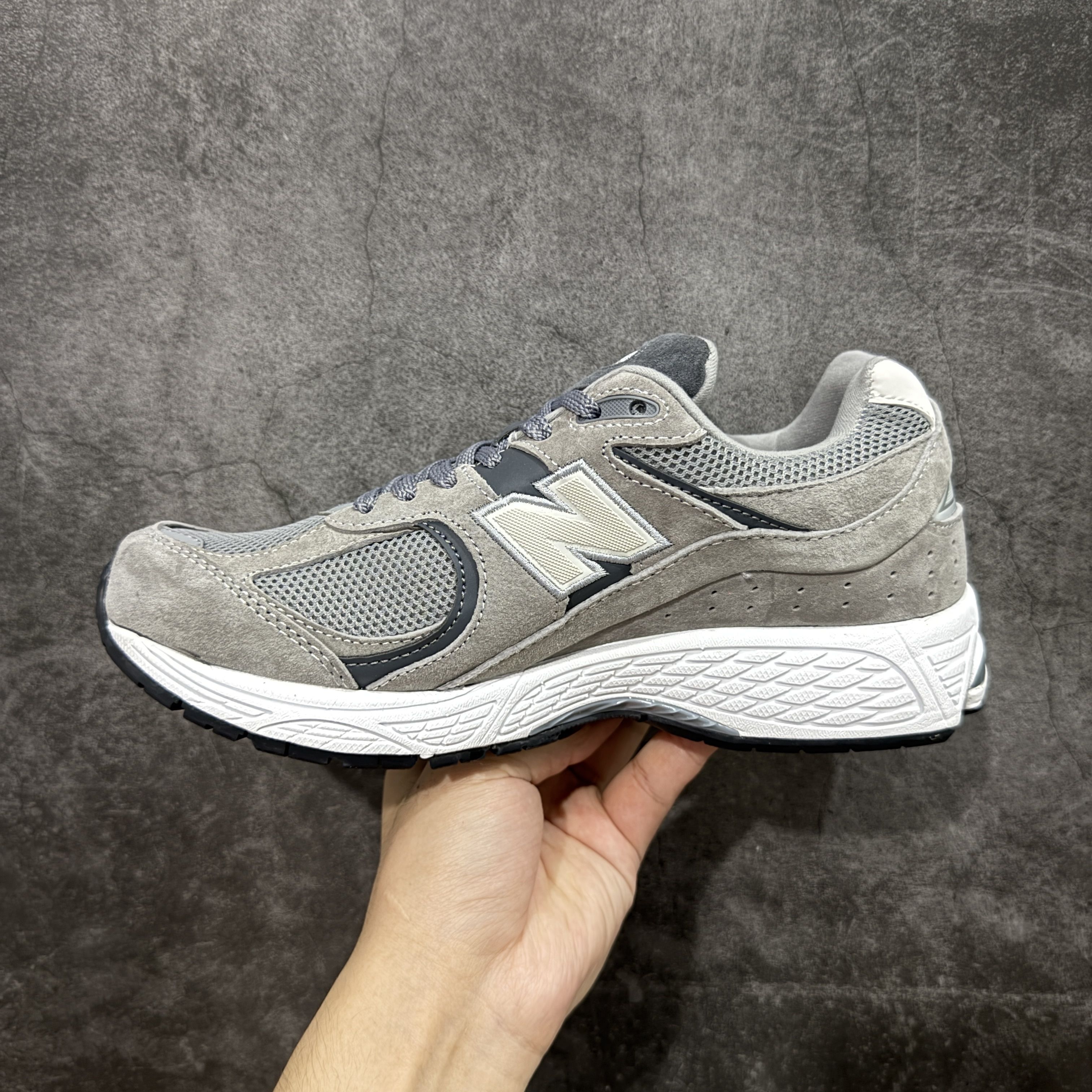 被问爆的New Balance 2002R,这双元祖灰永远不会错