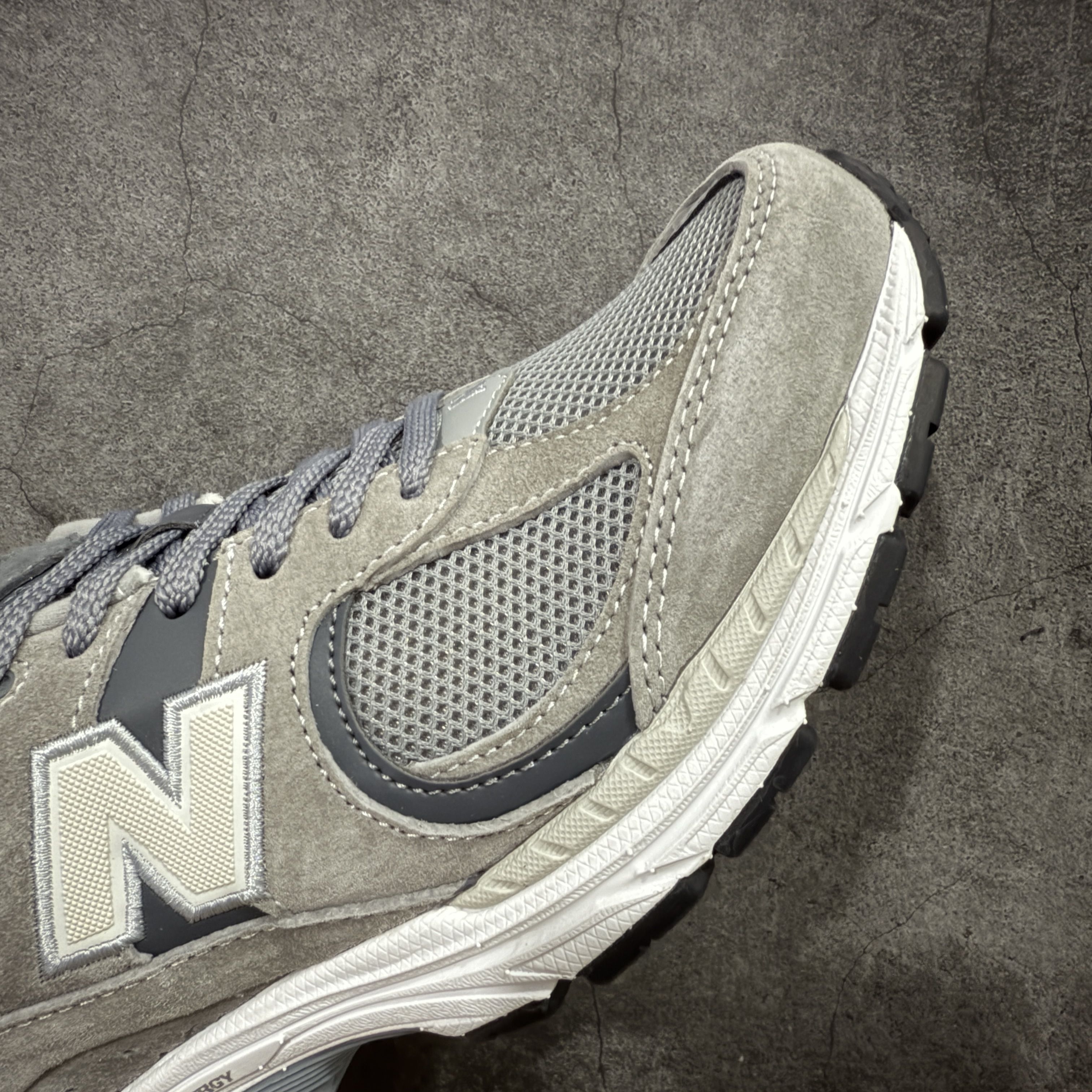 被问爆的New Balance 2002R,这双元祖灰永远不会错
