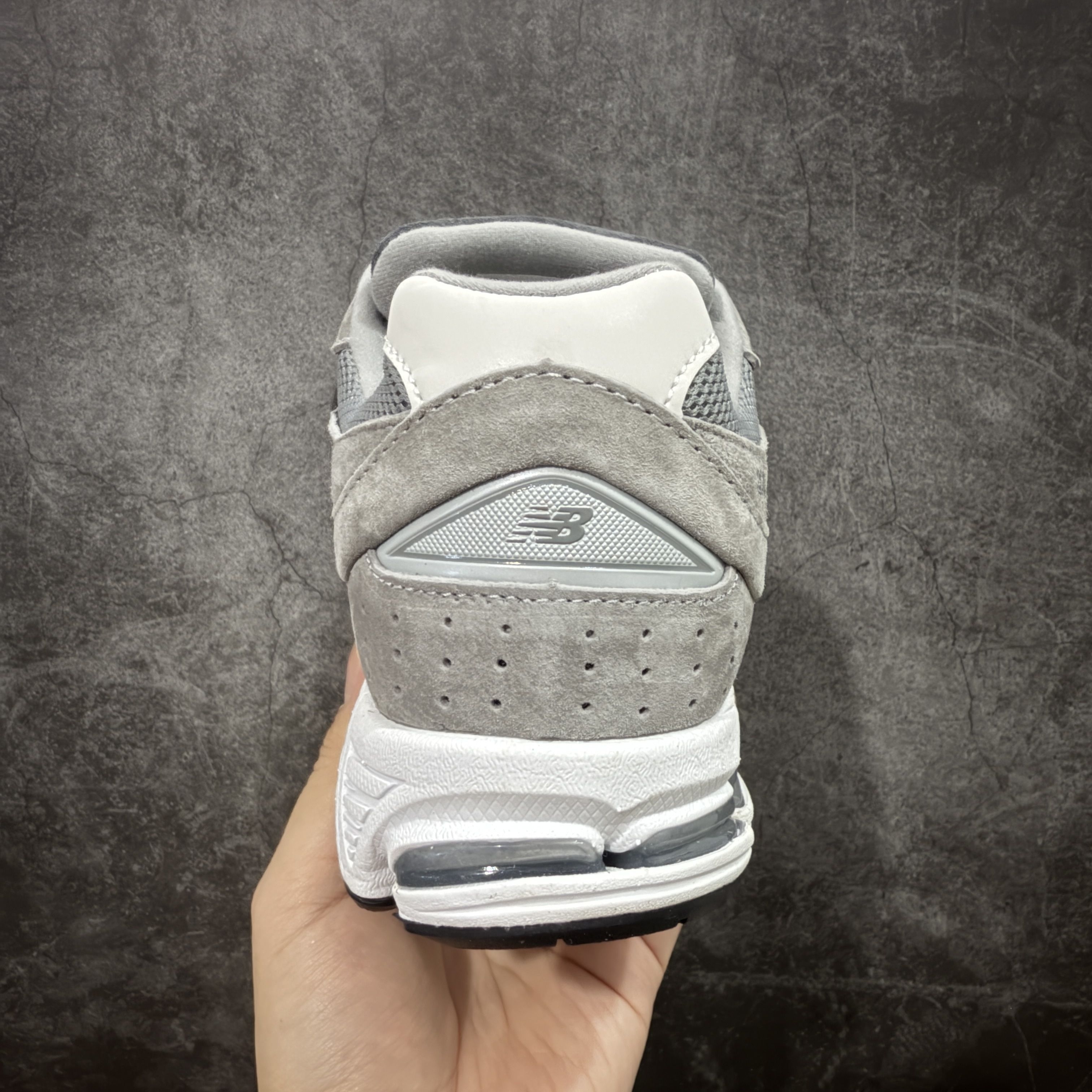 被问爆的New Balance 2002R,这双元祖灰永远不会错