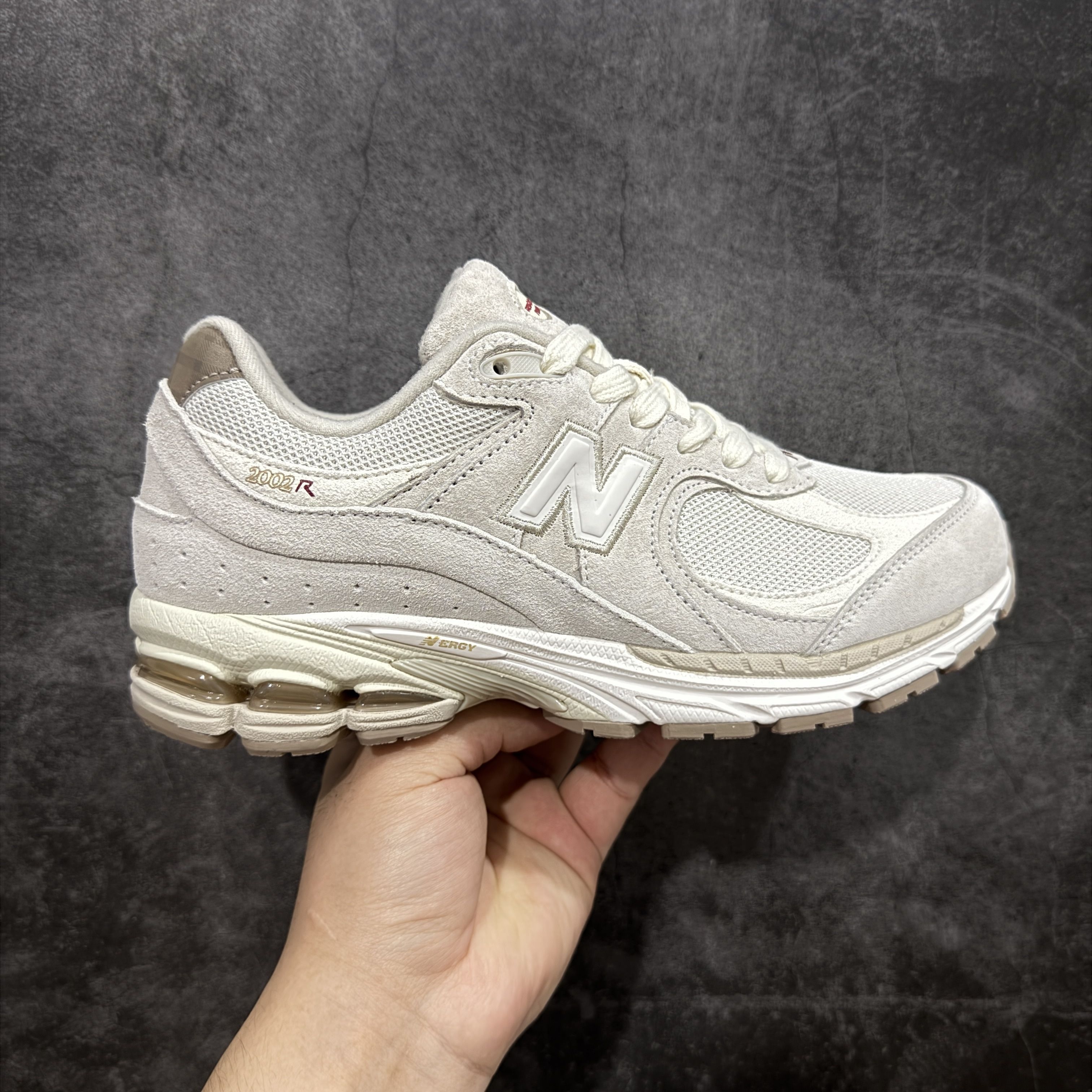 New Balance 2002R 米白配色，夏日刚需宝藏球鞋