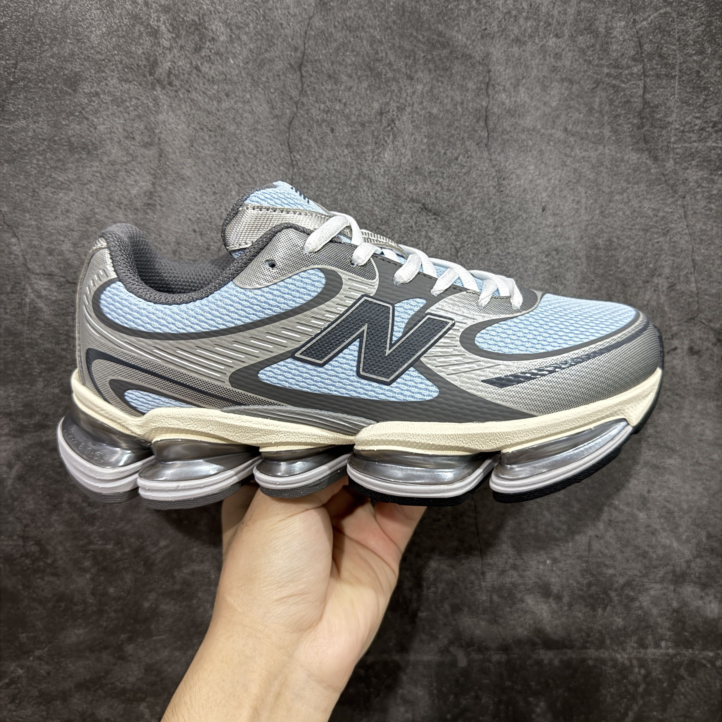 清冷复古灰蓝色调｜New Balance这双老爹鞋