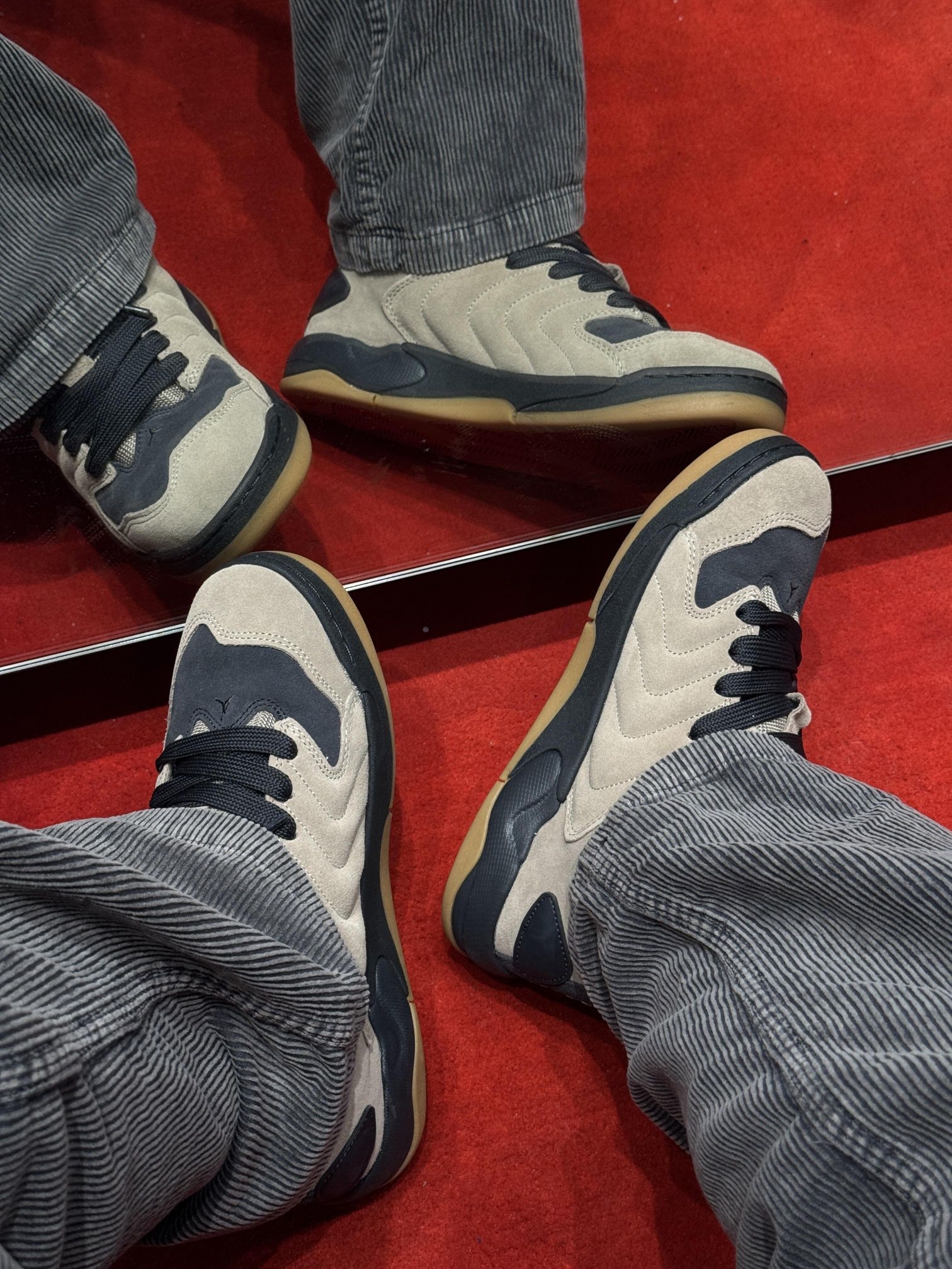 换双面包鞋穿穿吧 jordan出的这个面包鞋出奇的舒服 