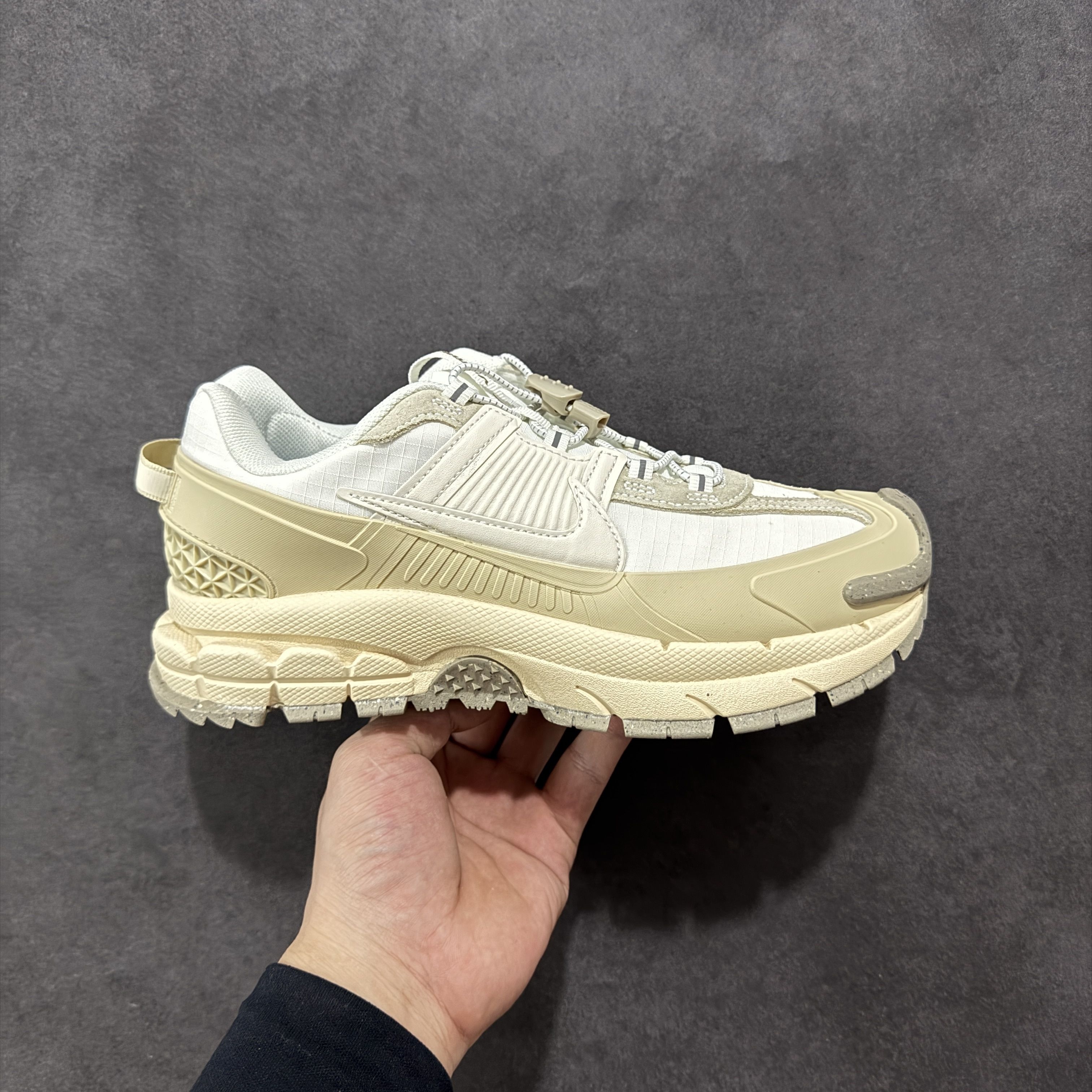 被问爆的老爹鞋!这双Nike Vomero太懂夏天了