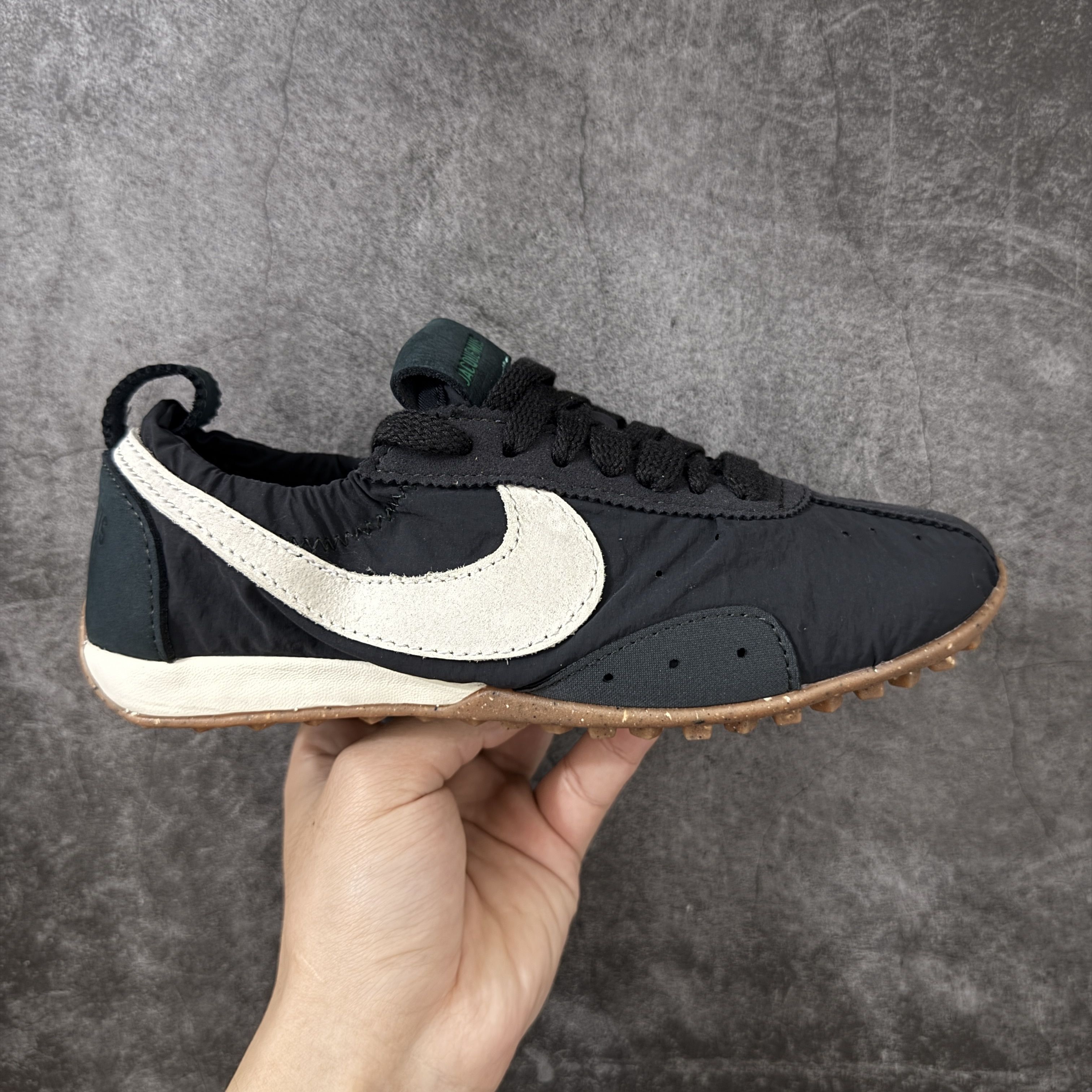 Nike x Jacquemus联名款，复古慢跑鞋太香了