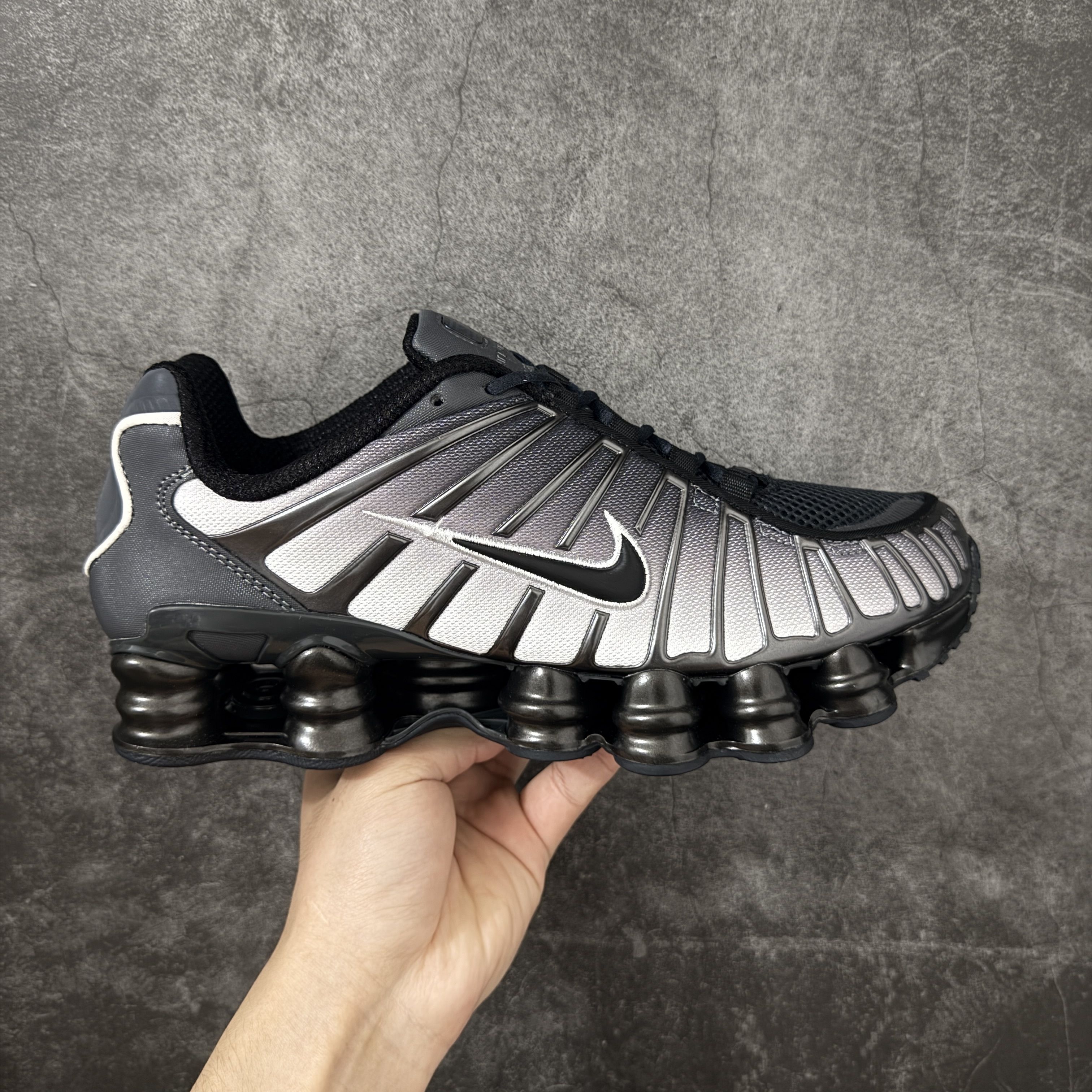 经典黑银yyds!这双Nike Shox TL太绝了