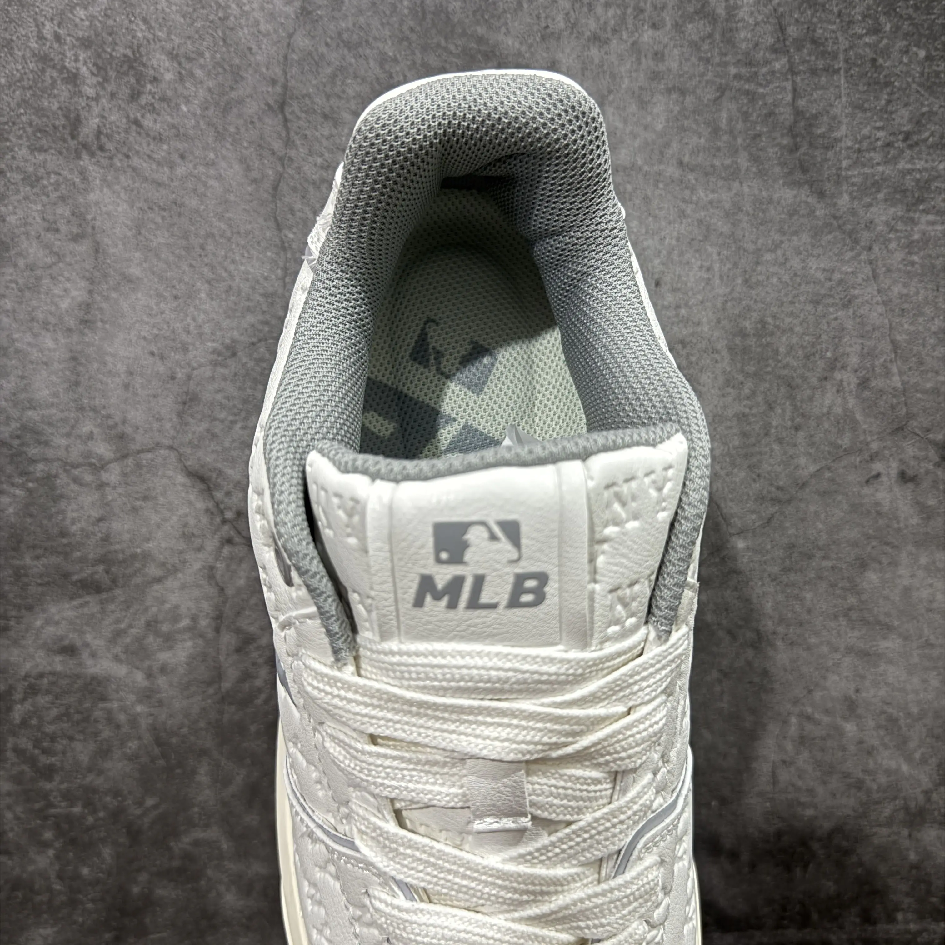 618挖到宝藏鞋子!MLB这双厚底板鞋太香了