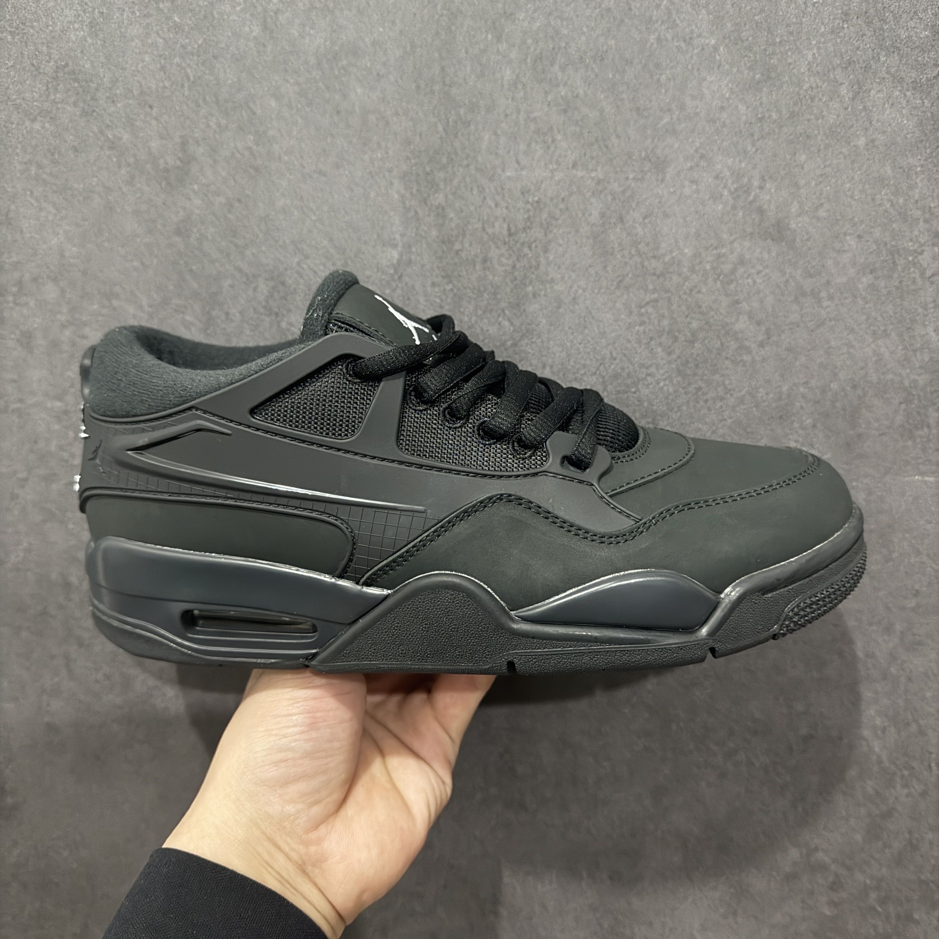低调百搭神鞋｜Air Jordan 4 RM 纯黑也太酷了