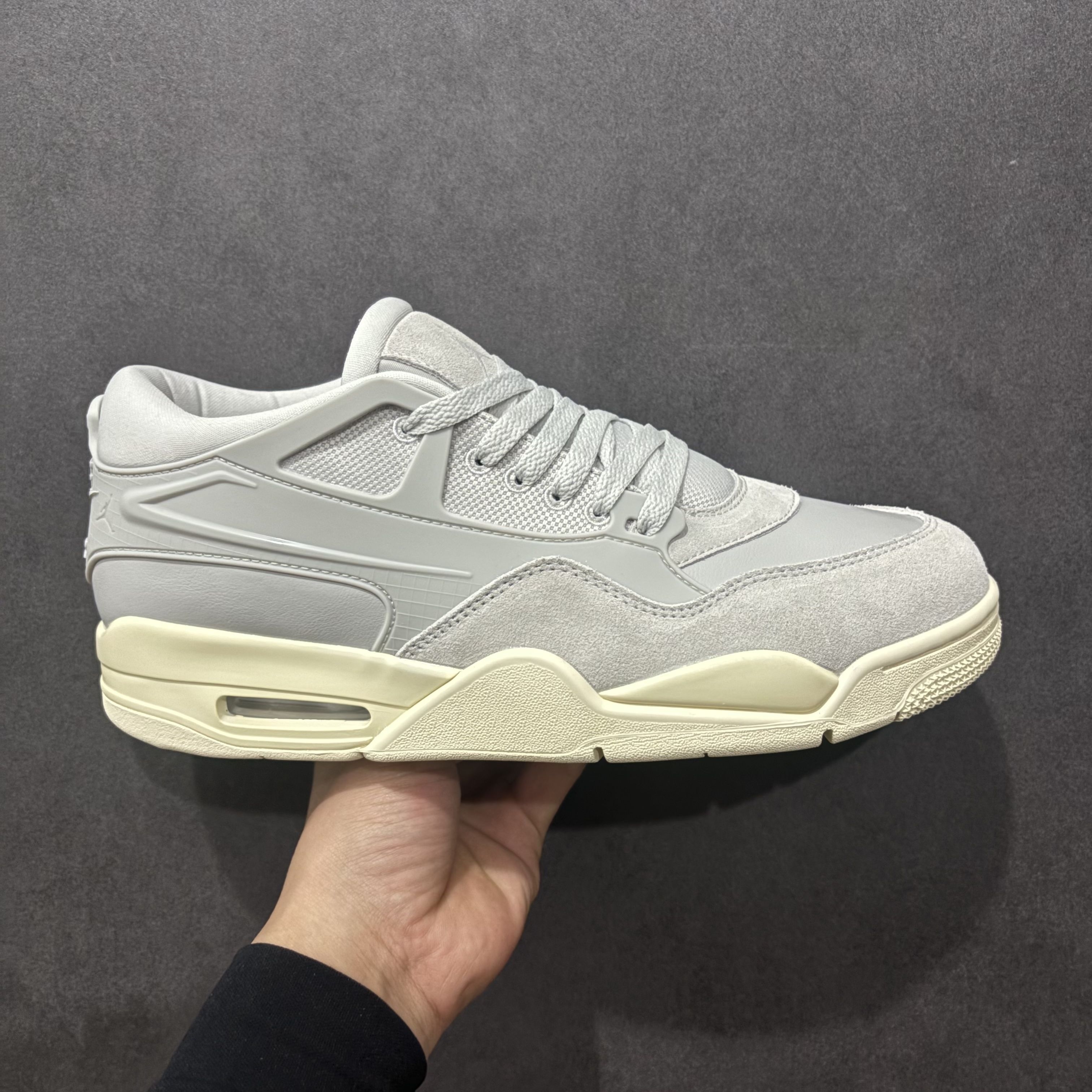 干净又高级!Air Jordan 4 RM 浅灰太戳审美了