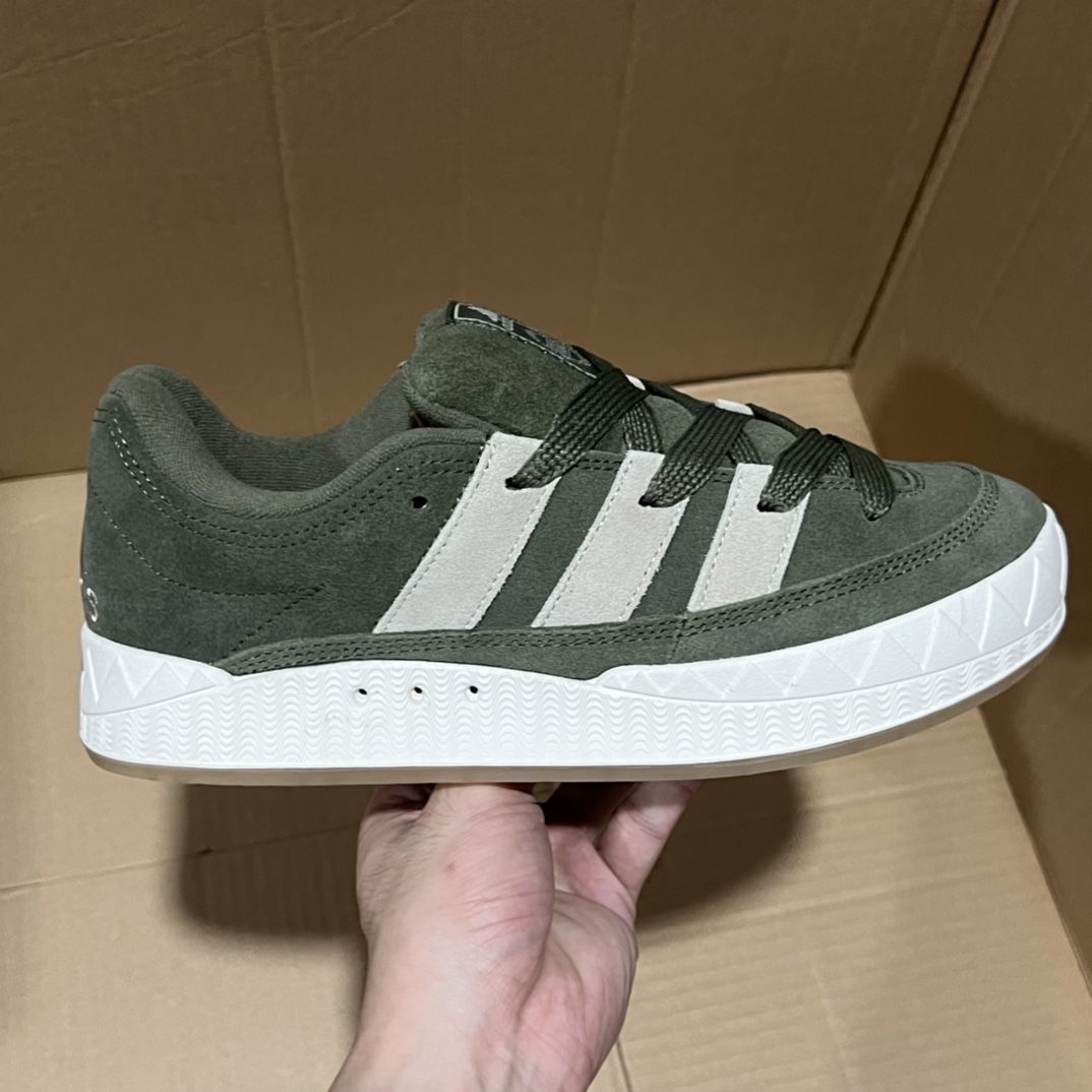 超火adidas三叶草橄榄绿板鞋｜日常穿搭绝了