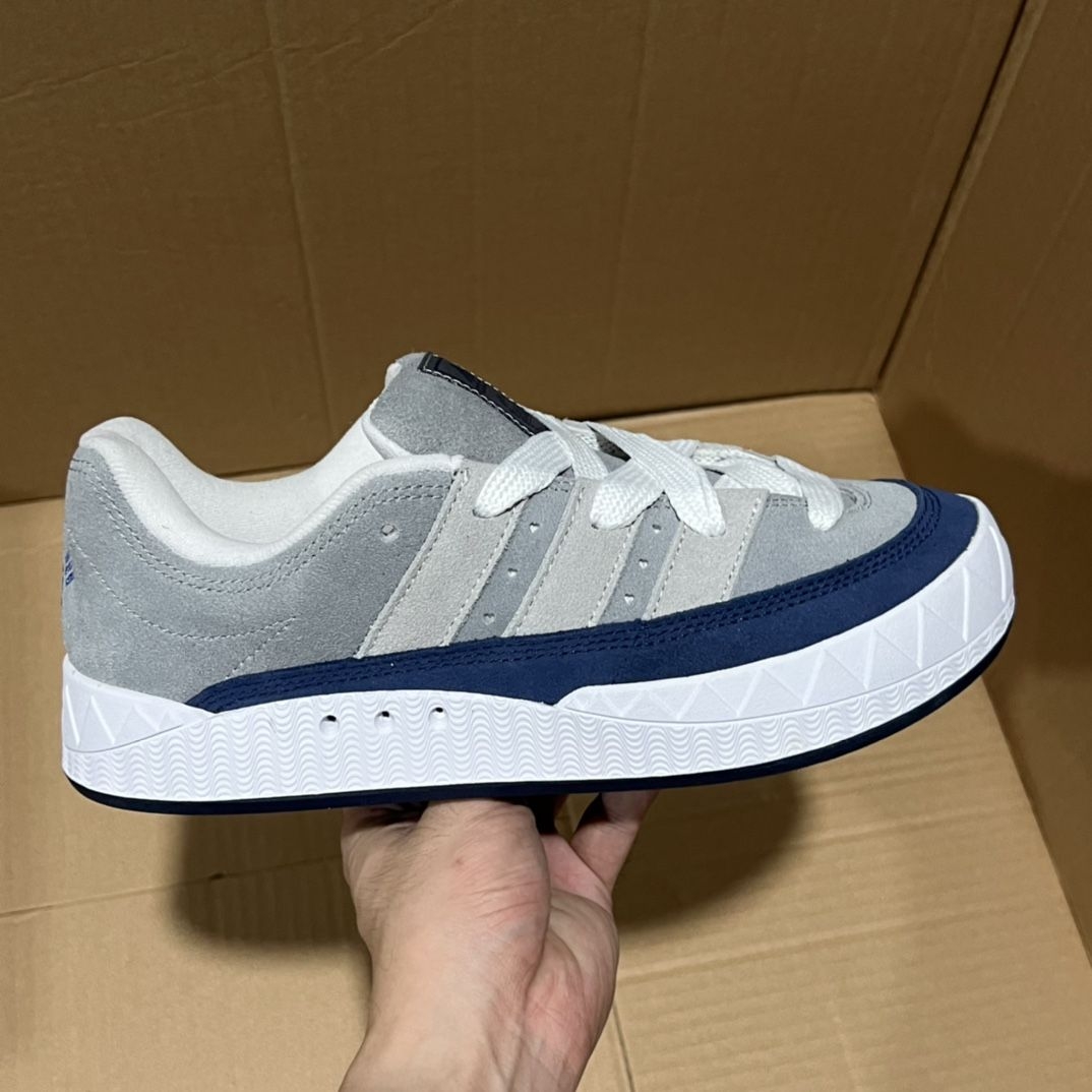 蓝灰色拼接面包板鞋，开春穿搭的宝藏款