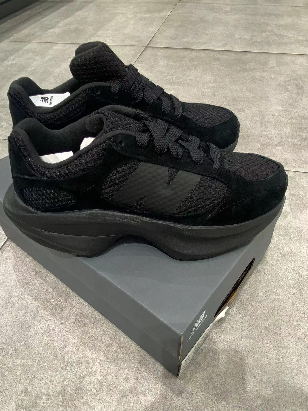 new balance跑鞋纯黑配色 