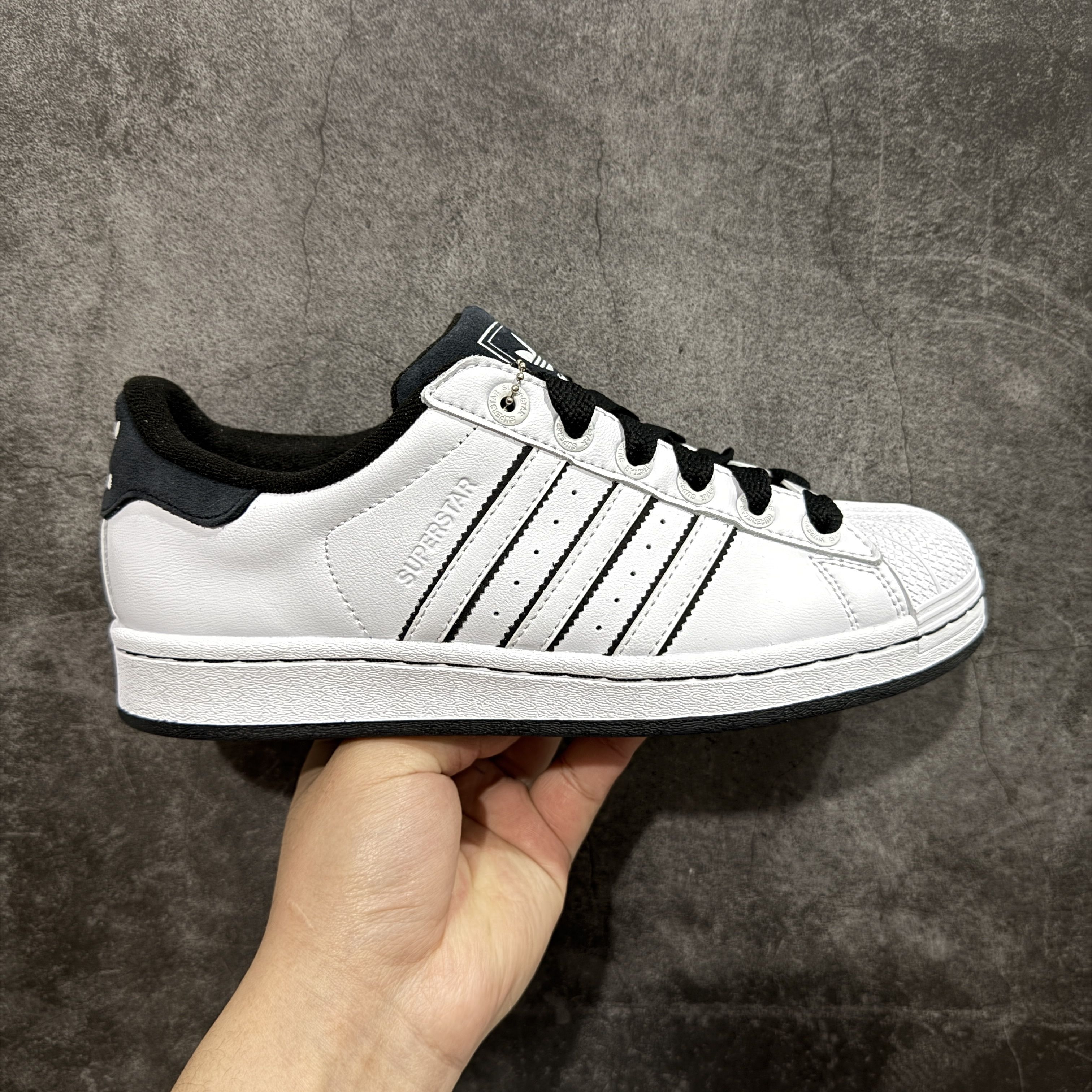 王鹤棣同款小白鞋，日常穿搭万金油