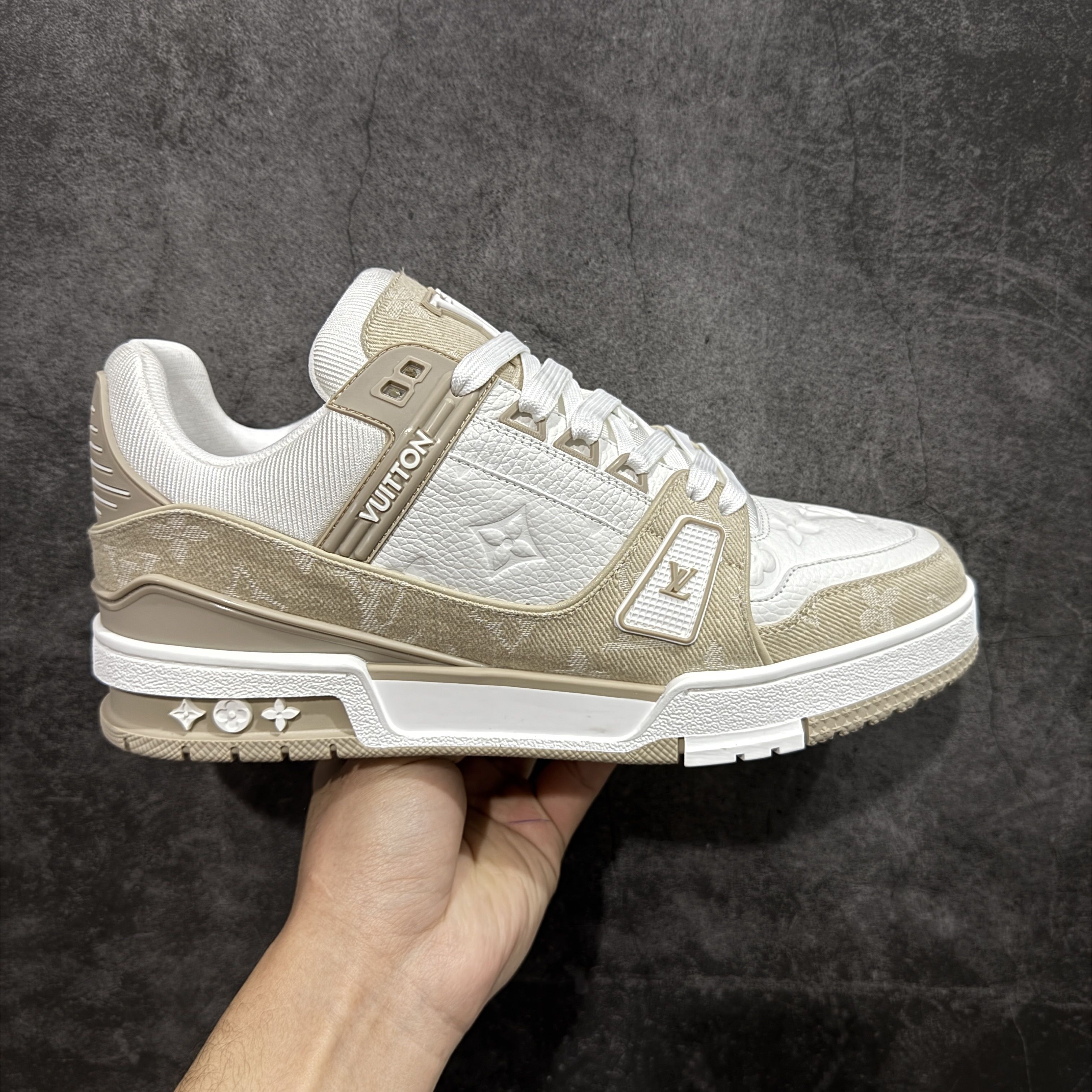 被问爆的LV Trainer浅褐色球鞋，质感太戳我了