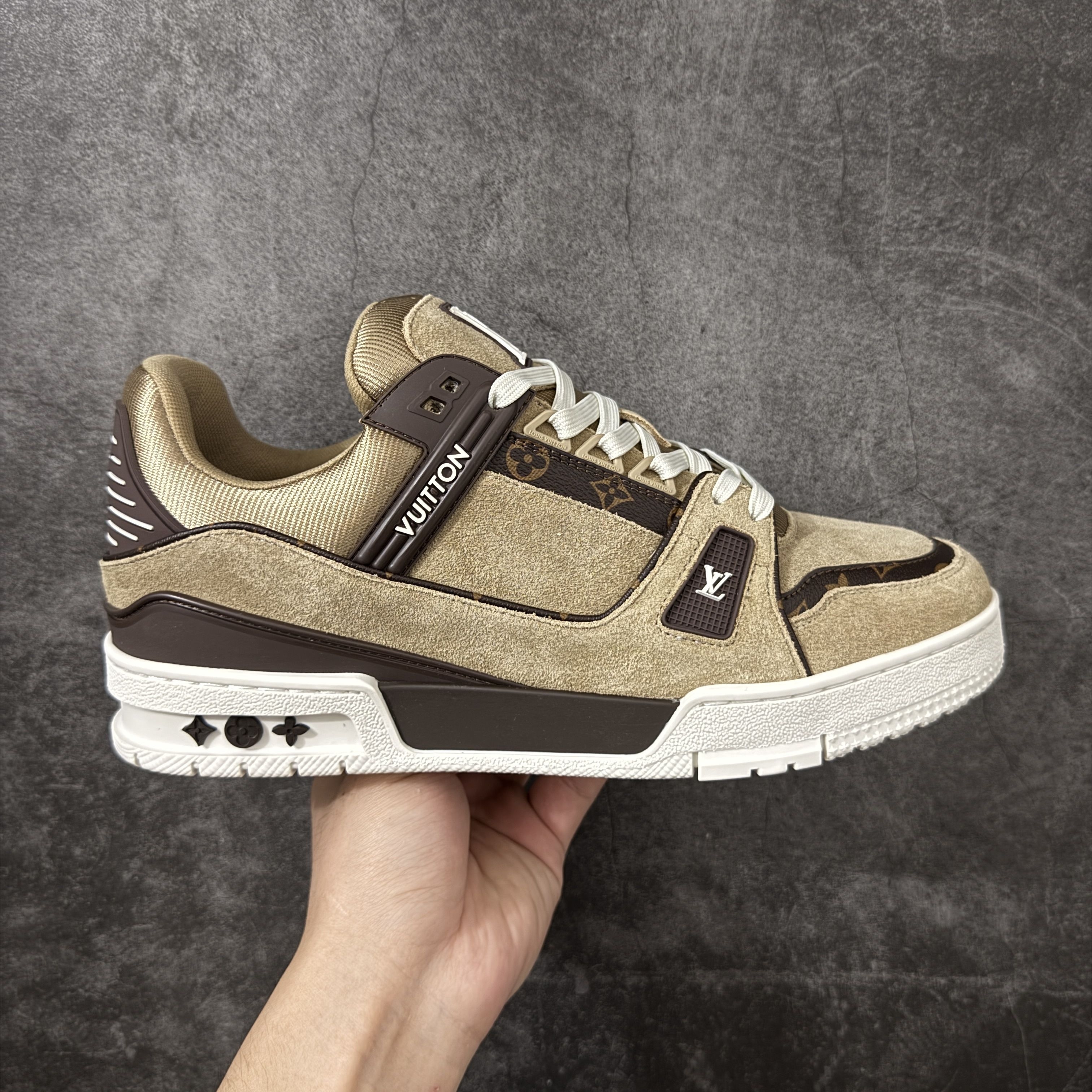 高级感拉满!Louis Vuitton Trainer浅棕配色也太好看了