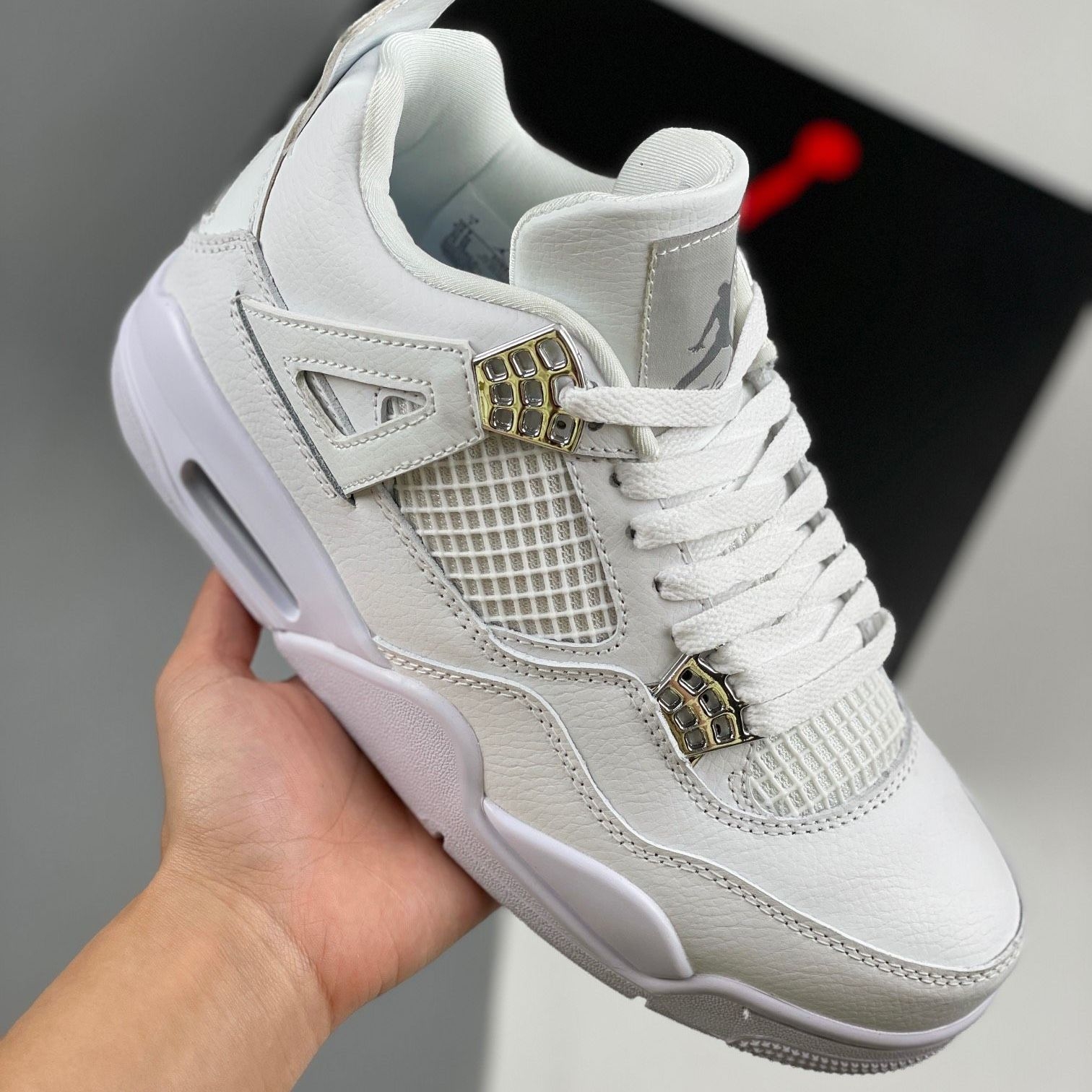 永不过时的小白鞋!Air Jordan 4纯白太香了